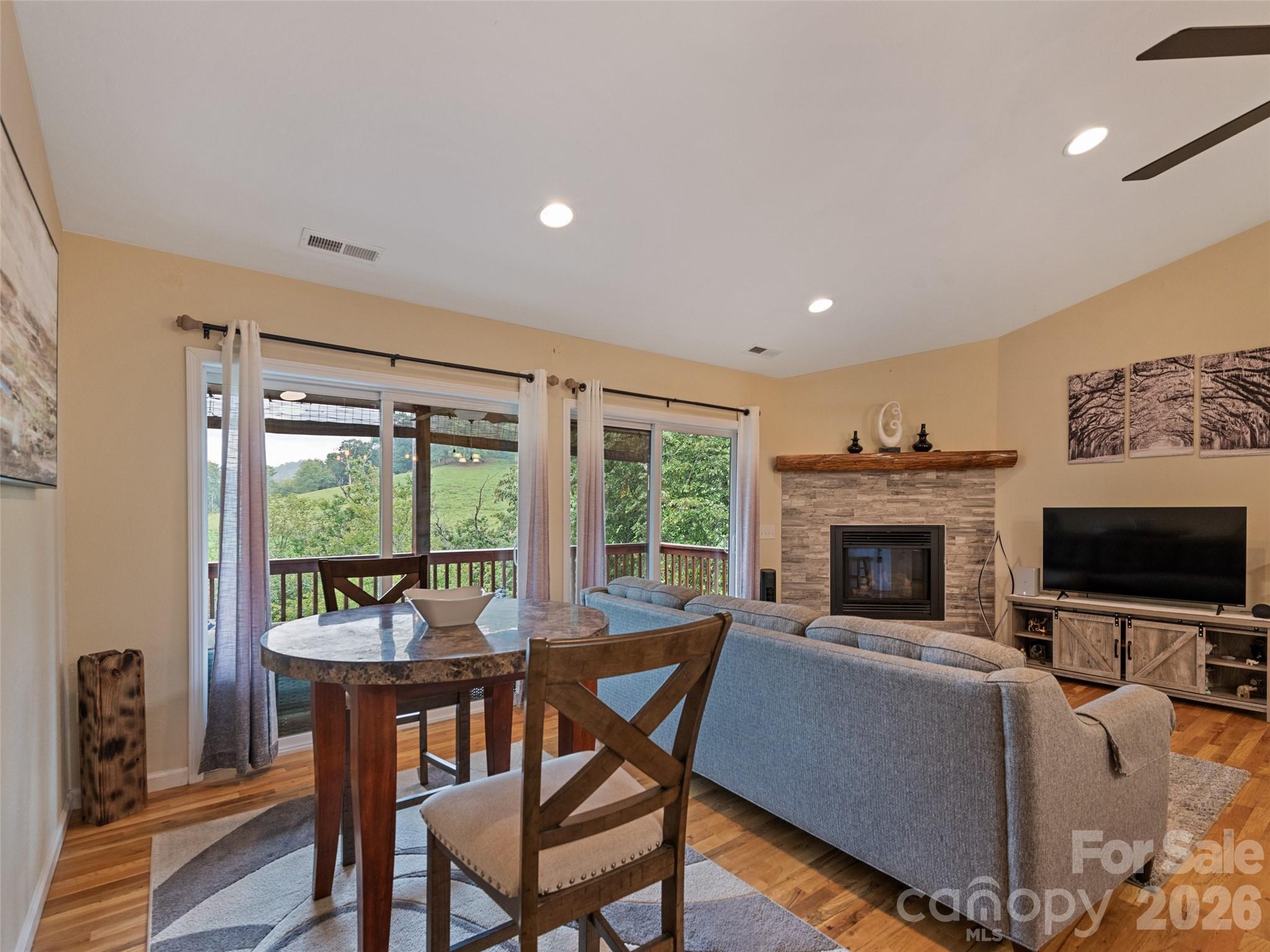 404 Loop Road Property Photo 11