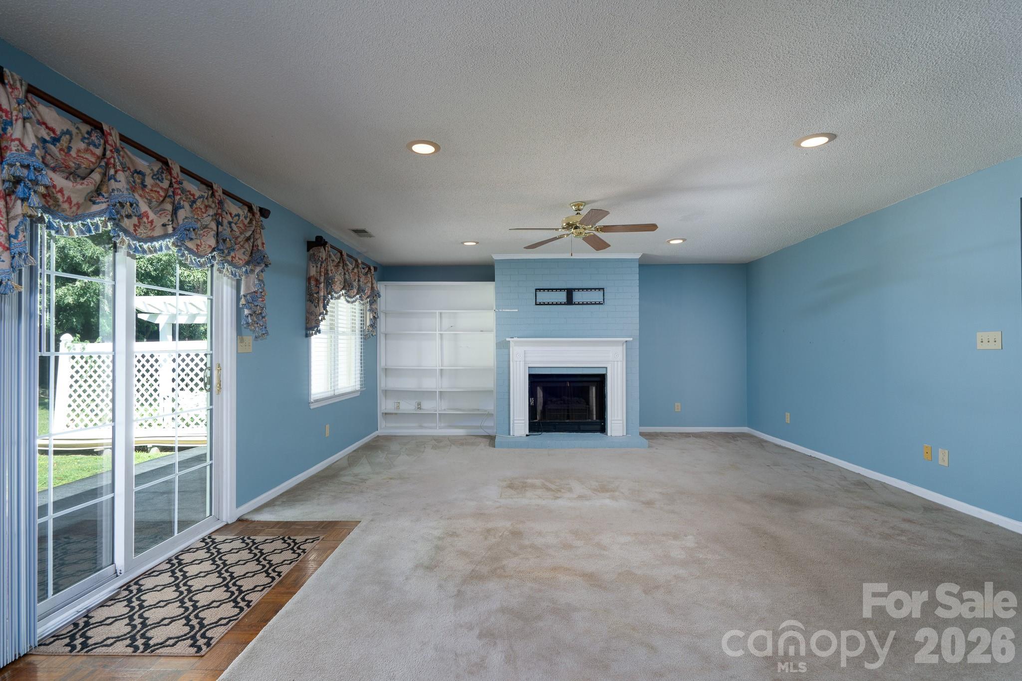 566 Camrose Circle Property Photo 2