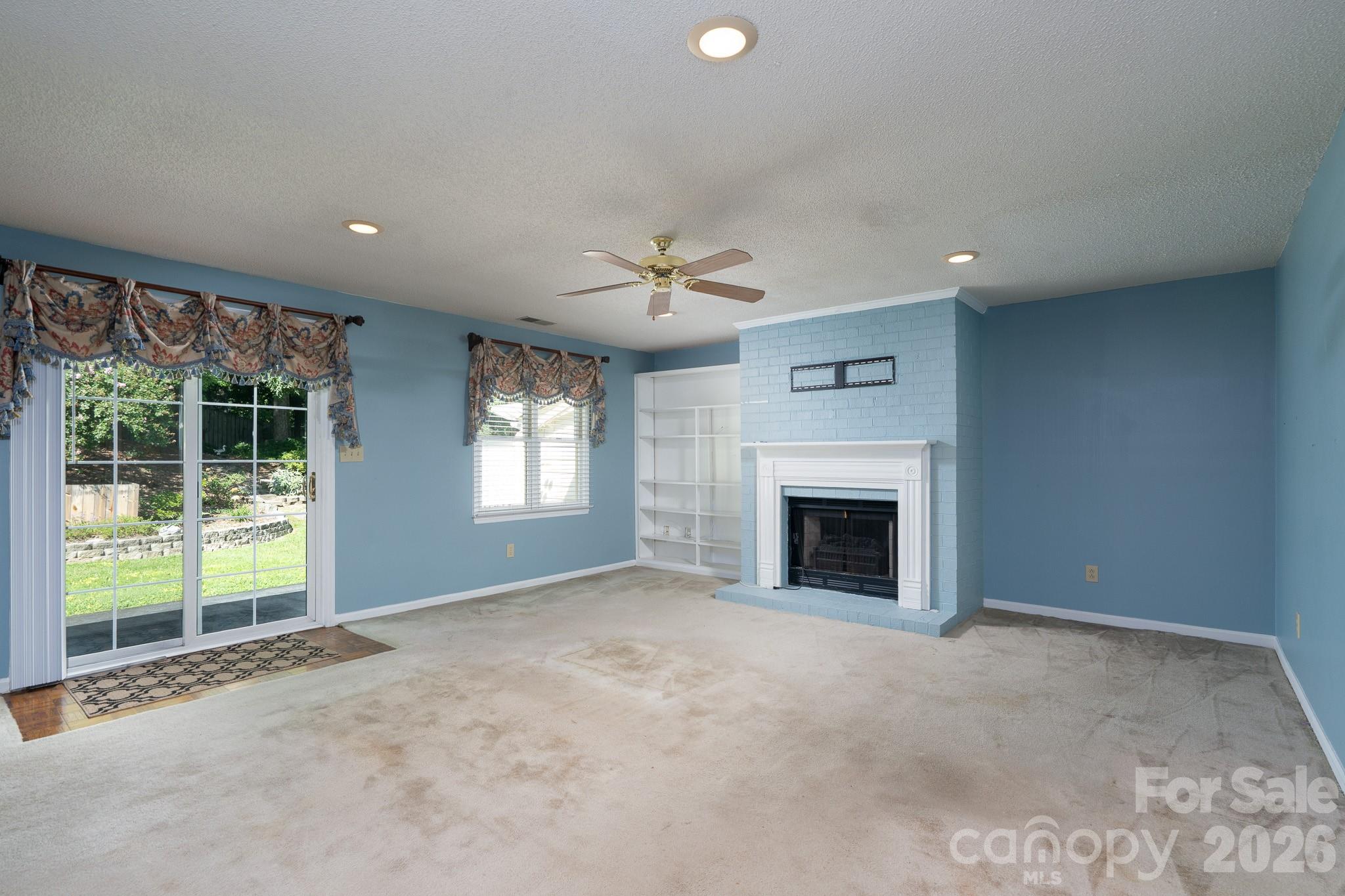 566 Camrose Circle Property Photo 3
