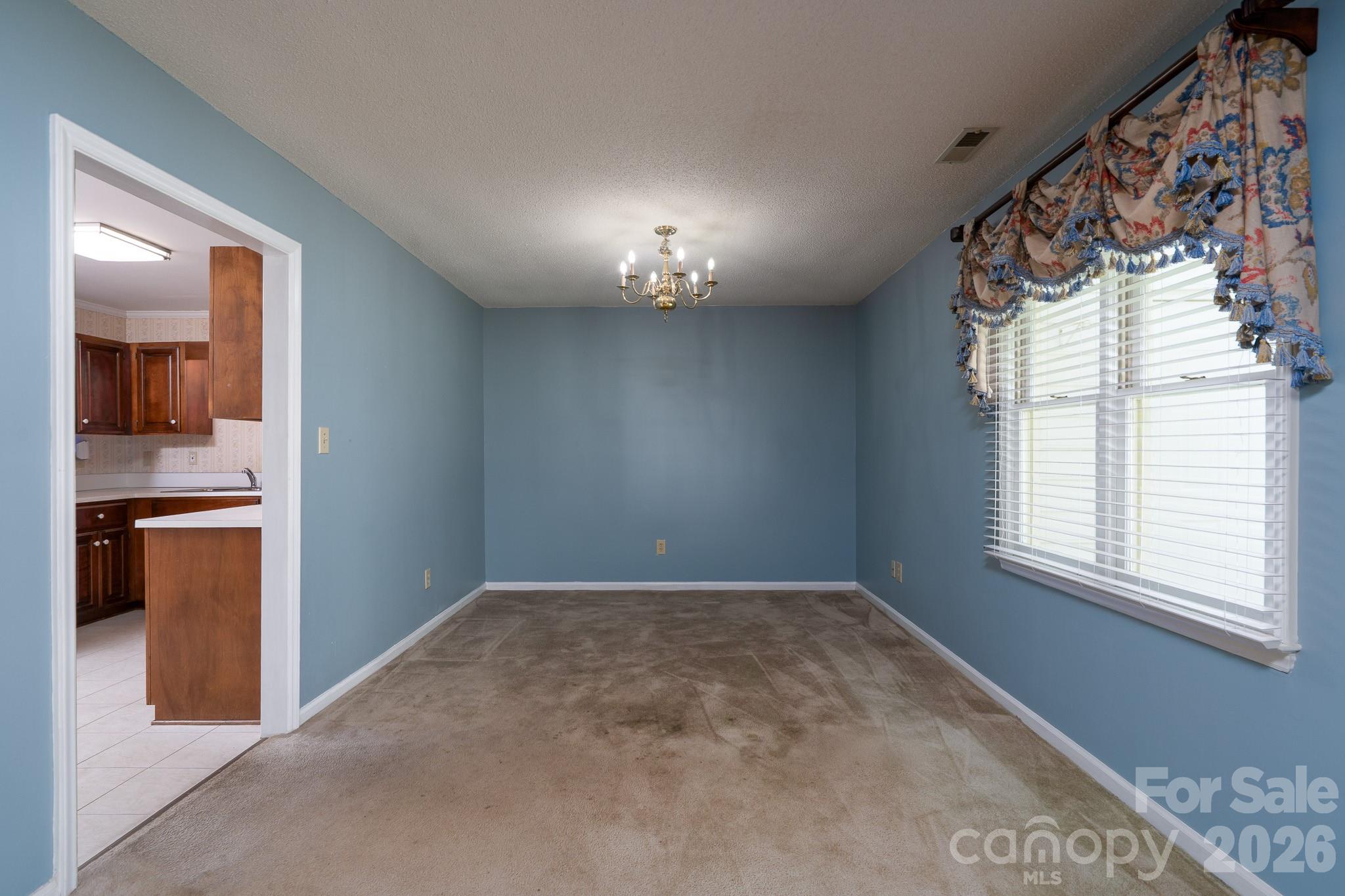 566 Camrose Circle Property Photo 4