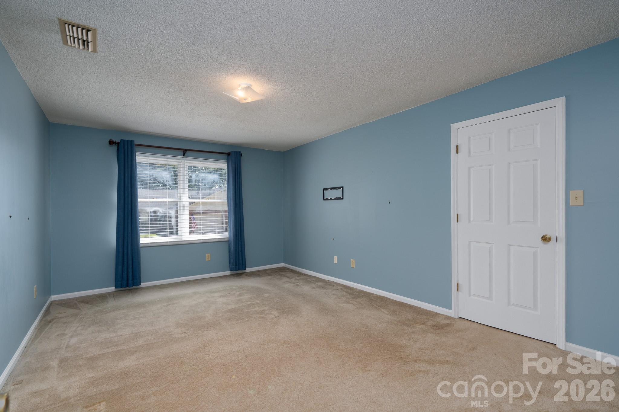 566 Camrose Circle Property Photo 8
