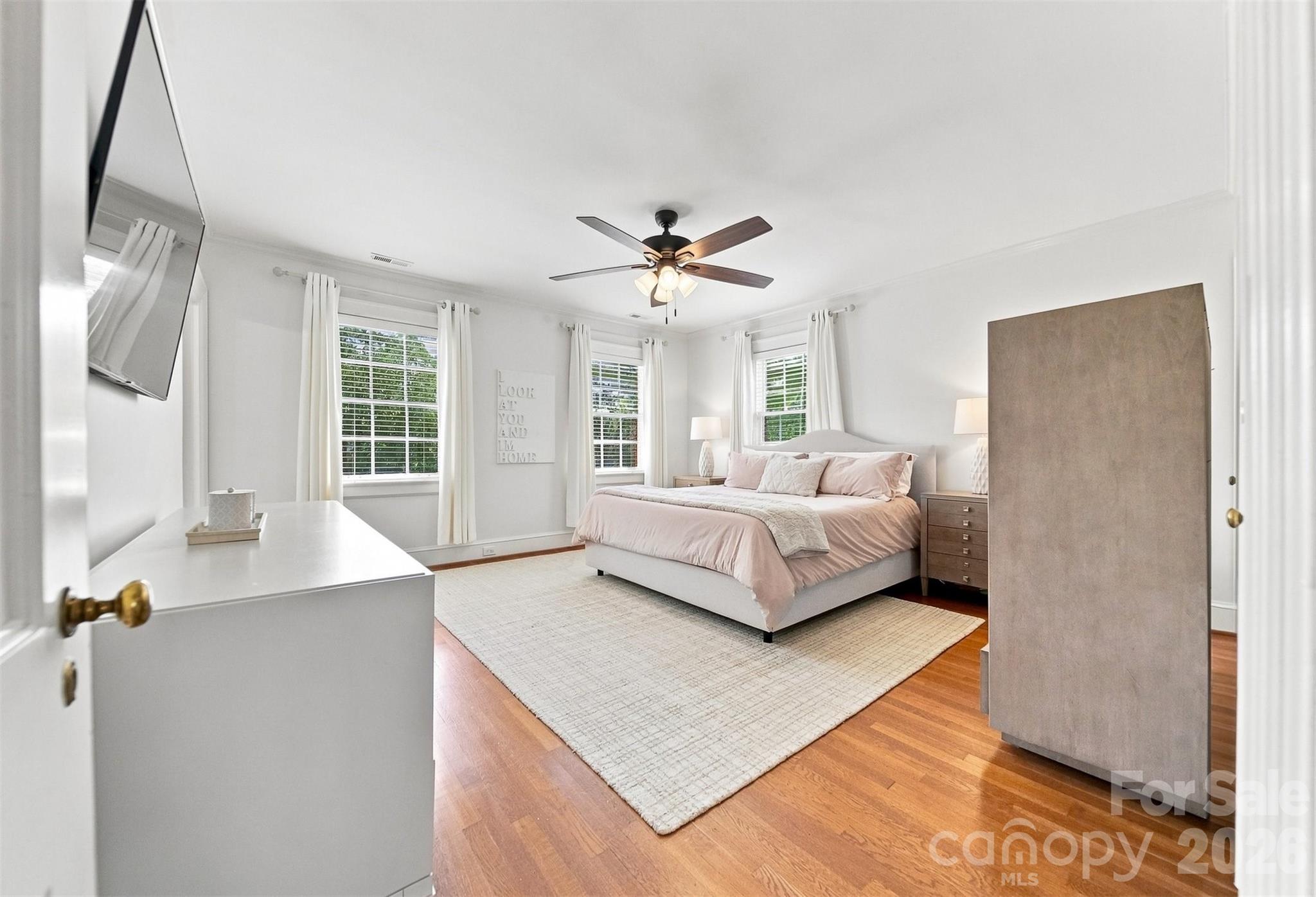 525 2nd Avenue Property Photo 23