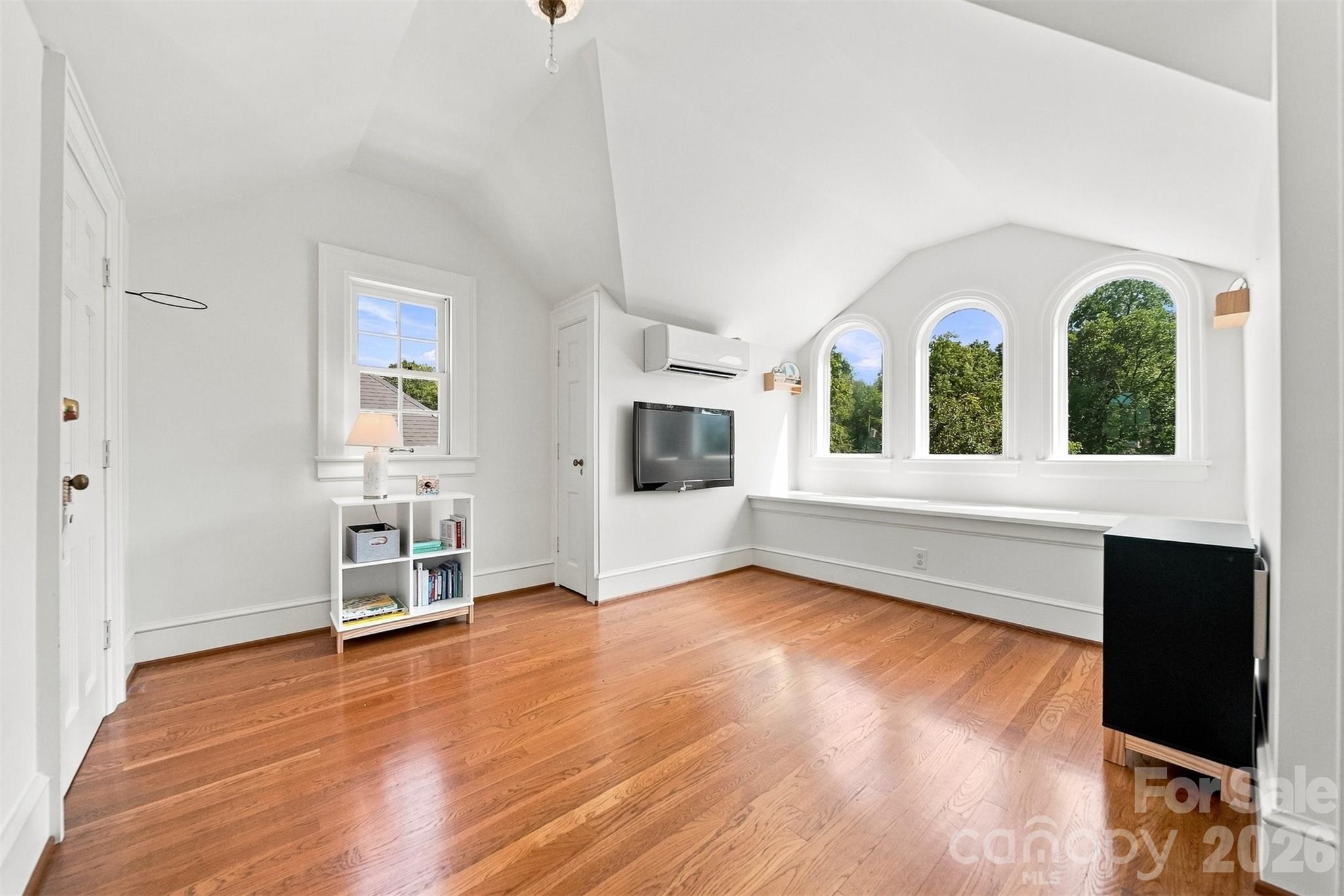 525 2nd Avenue Property Photo 33