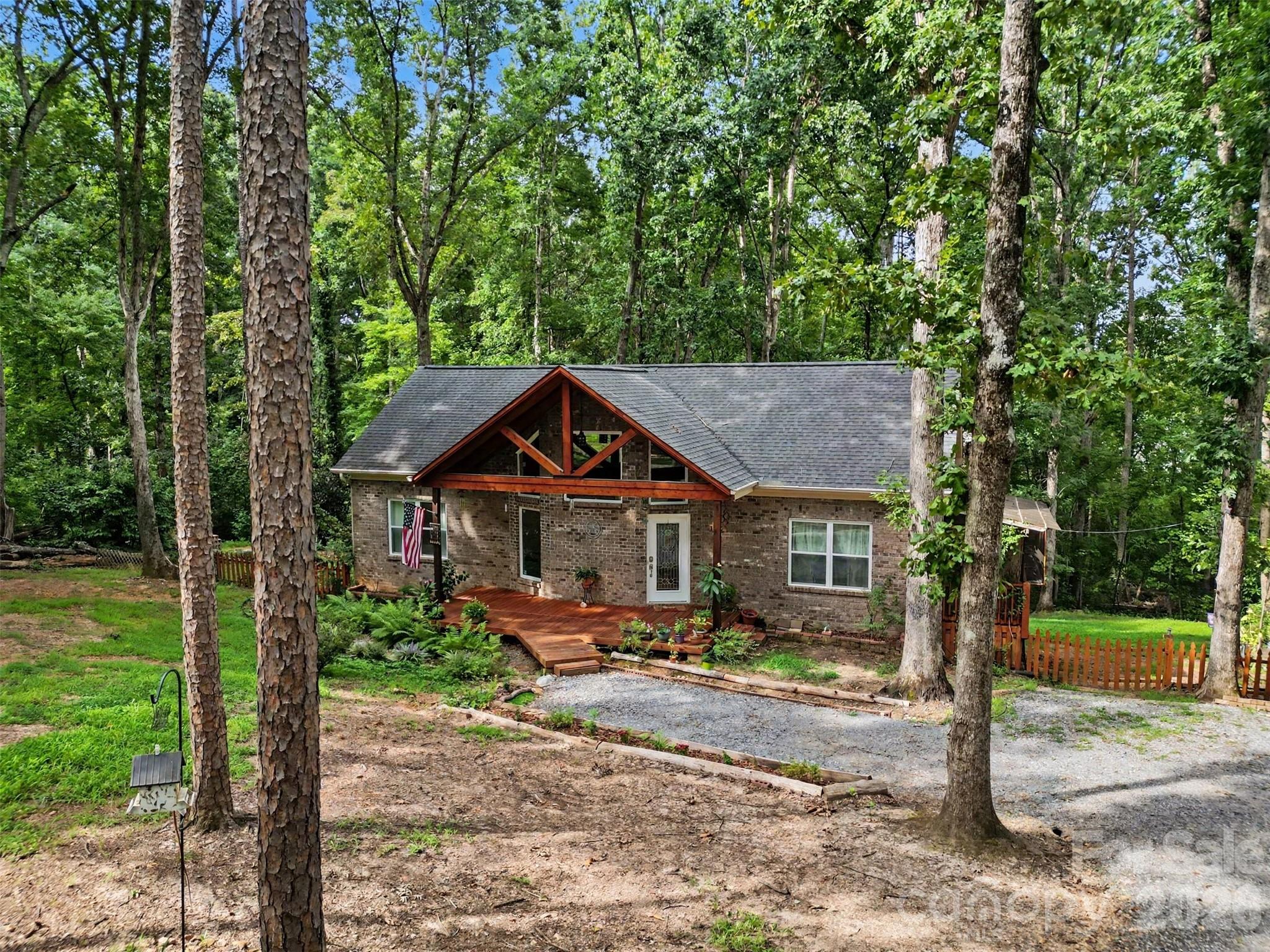 1042 Rosewood Drive Property Photo 2