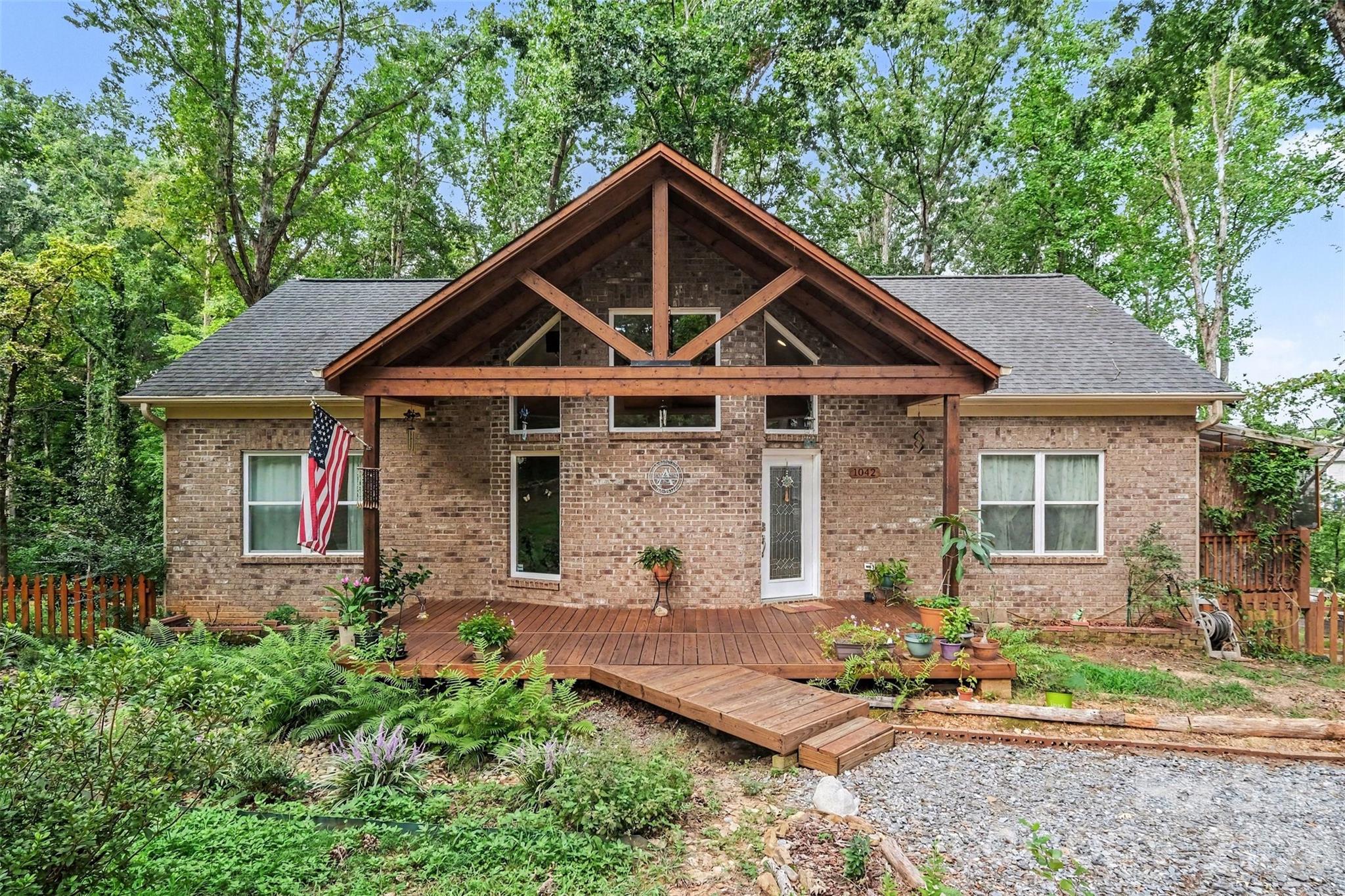 1042 Rosewood Drive Property Photo 3