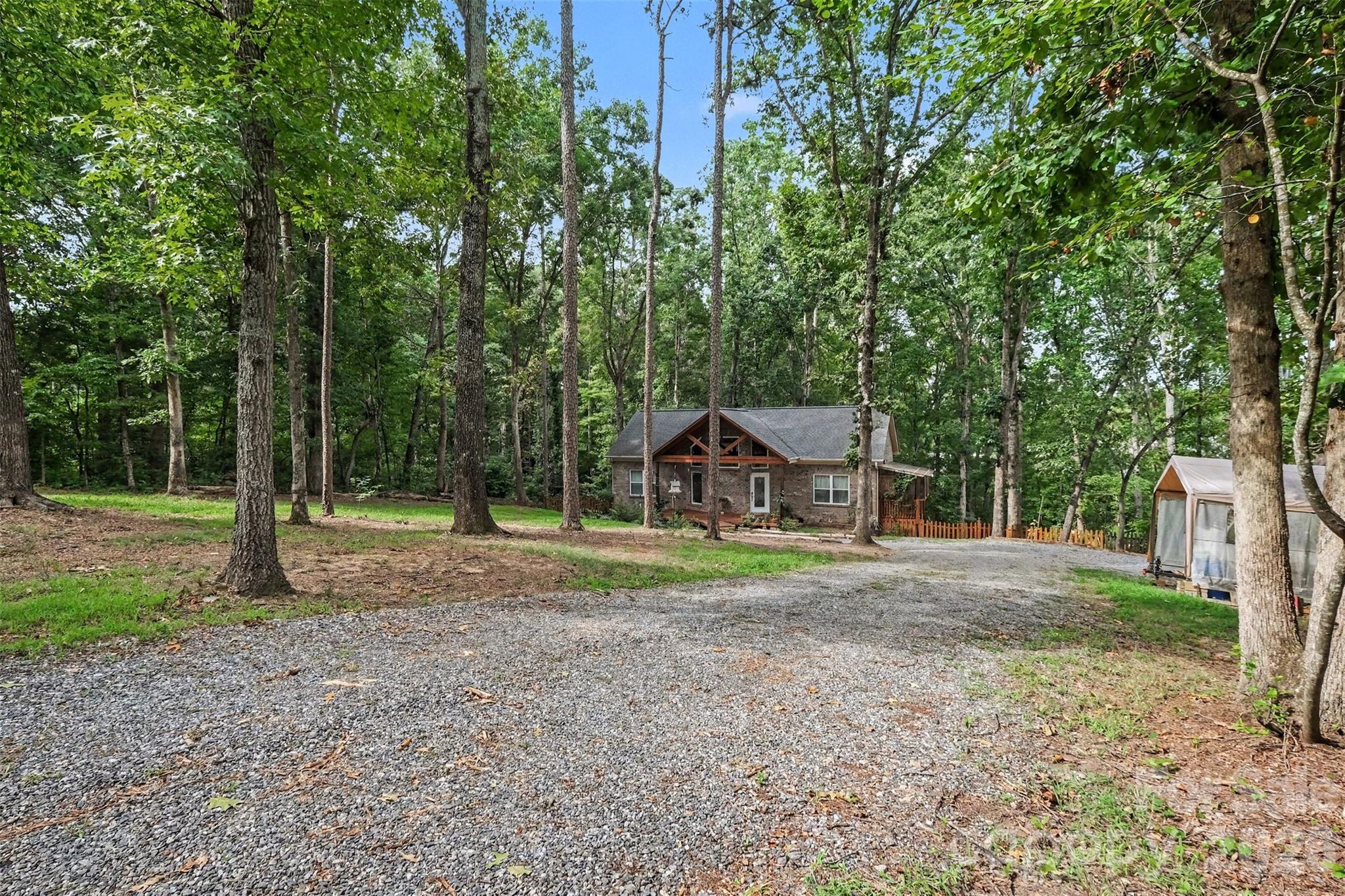 1042 Rosewood Drive Property Photo 4