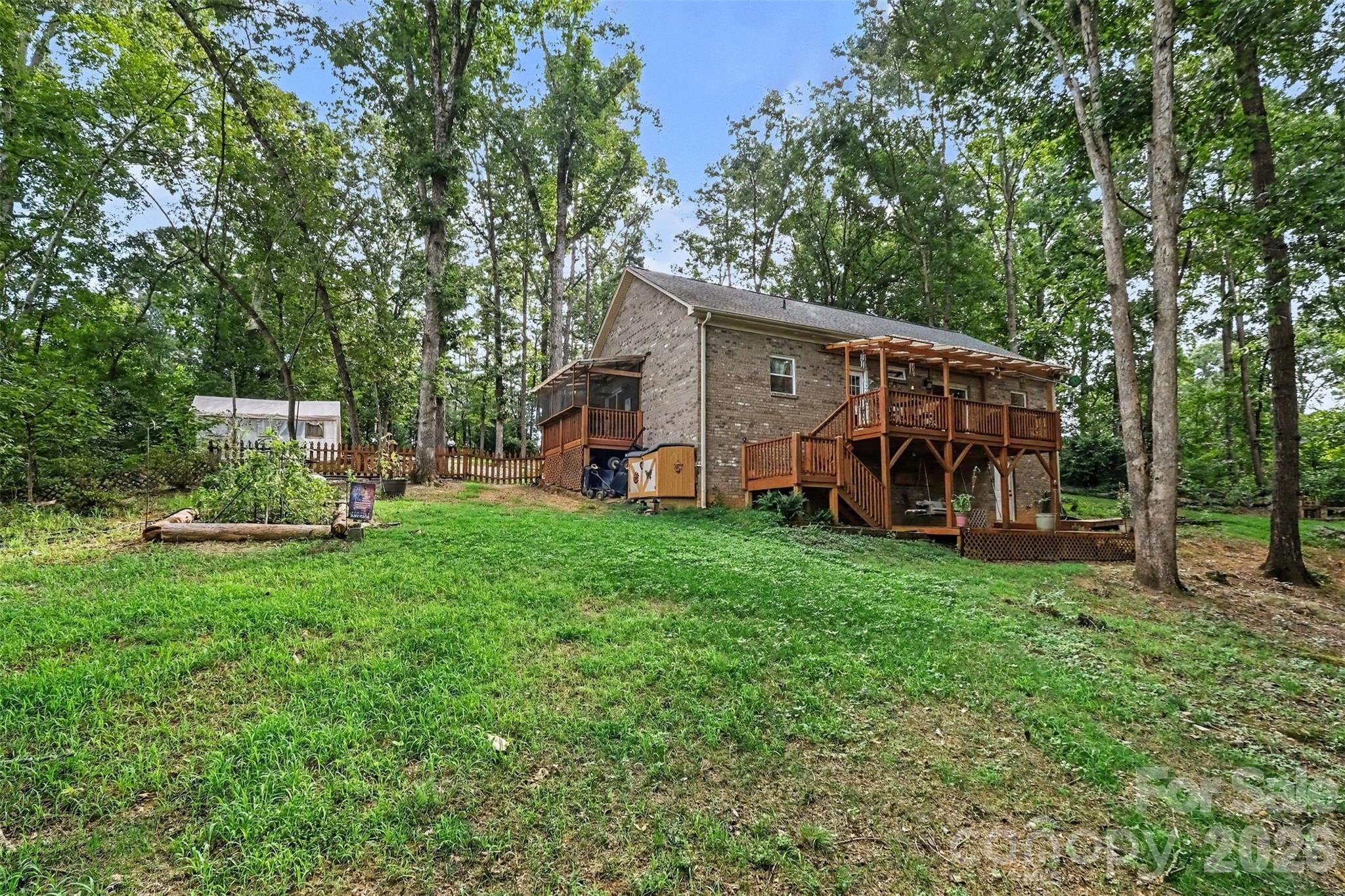 1042 Rosewood Drive Property Photo 32