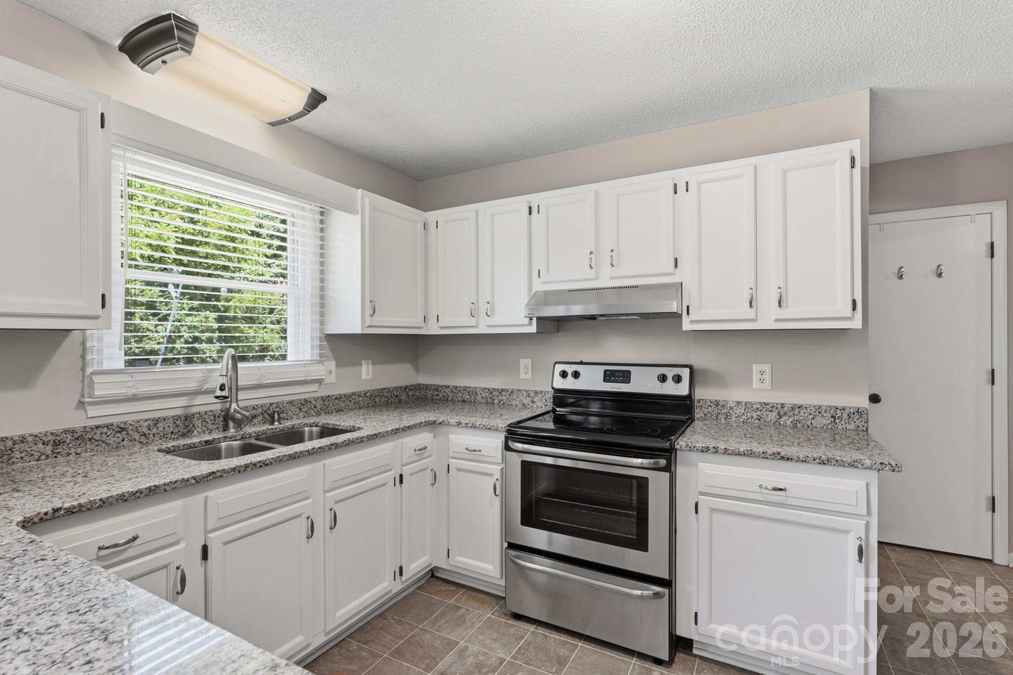 3028 Dylan Place Property Photo 6