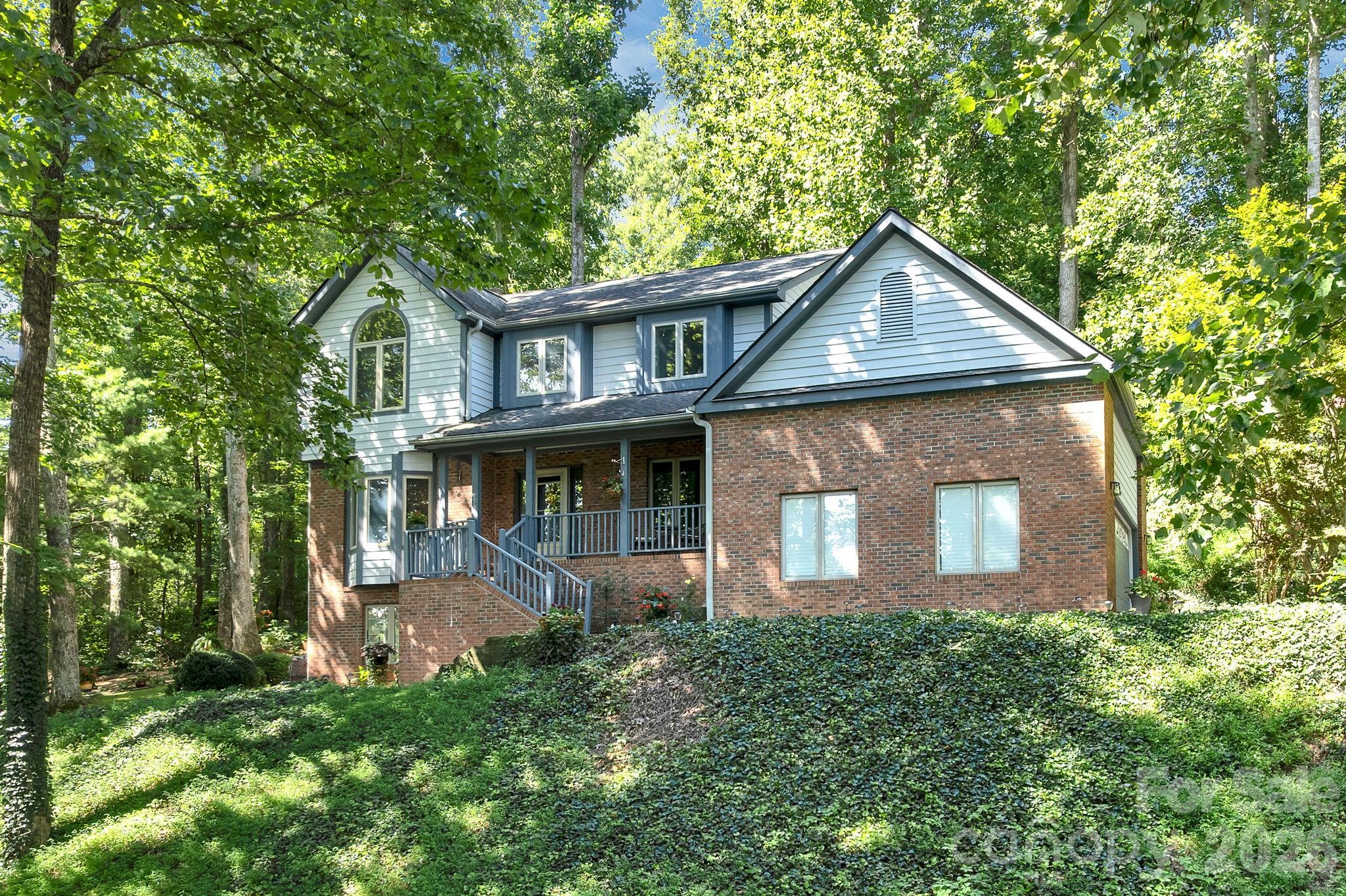 25 Weston Heights Drive Property Photo 1