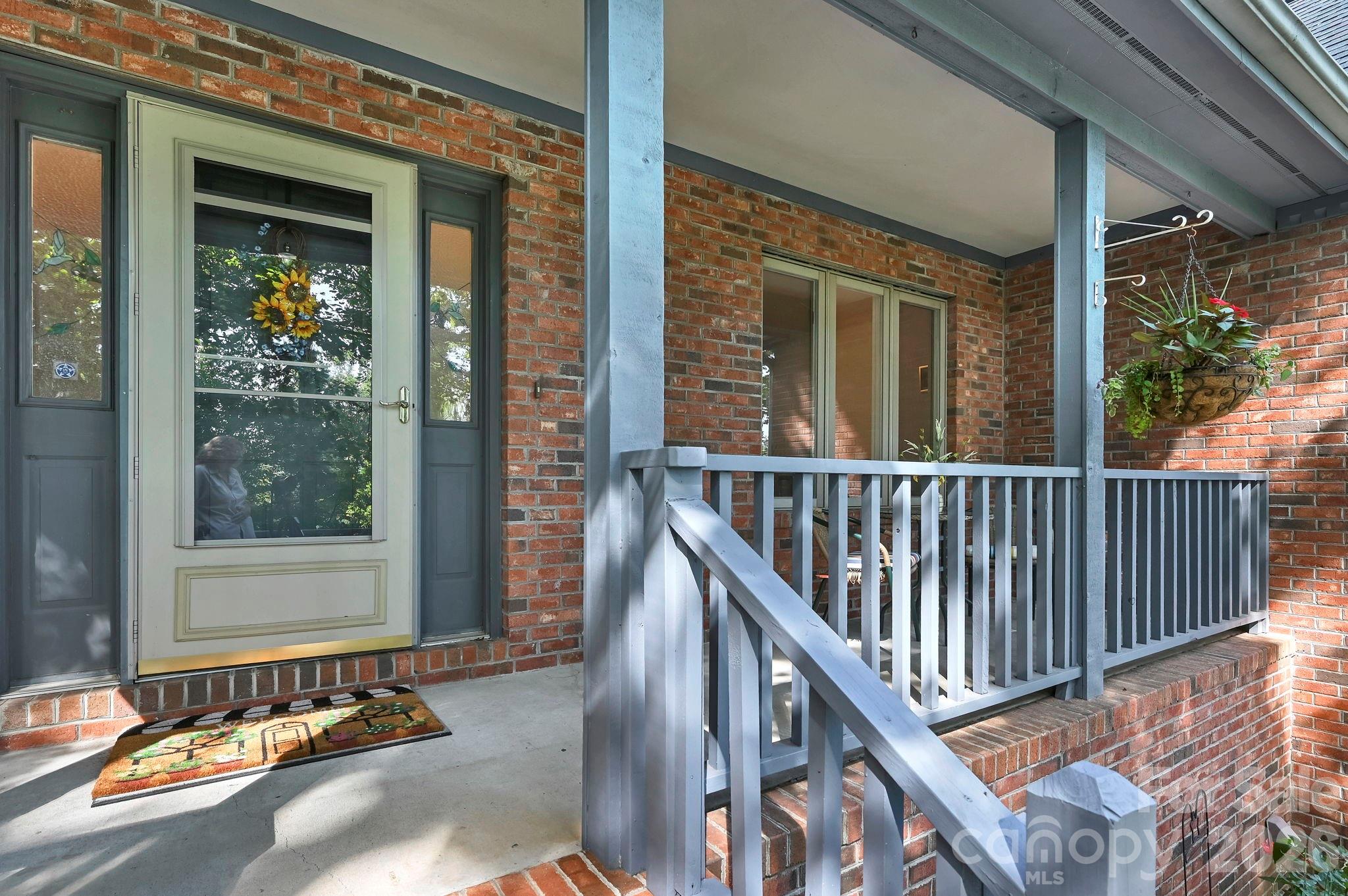 25 Weston Heights Drive Property Photo 3