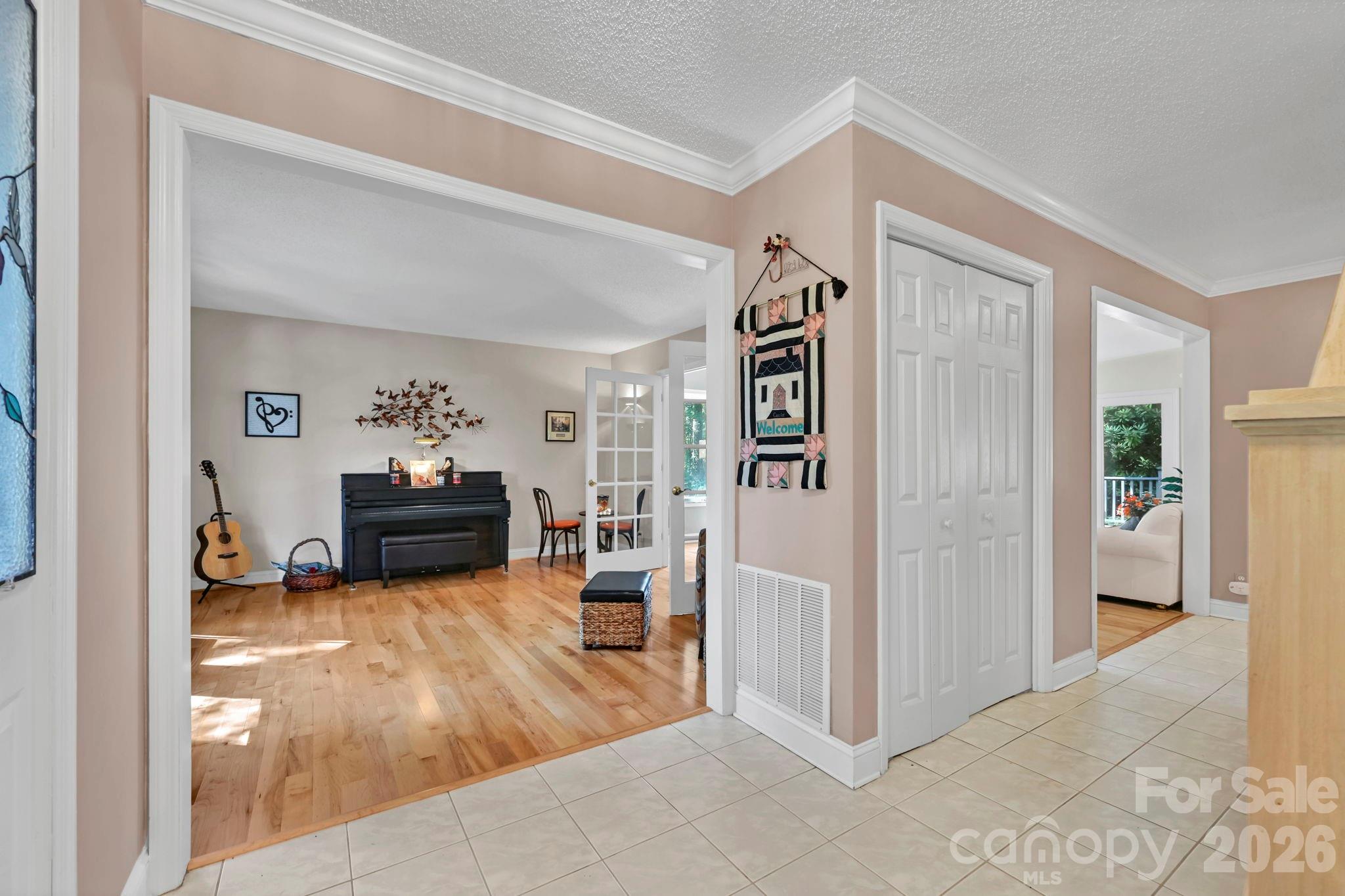 25 Weston Heights Drive Property Photo 4
