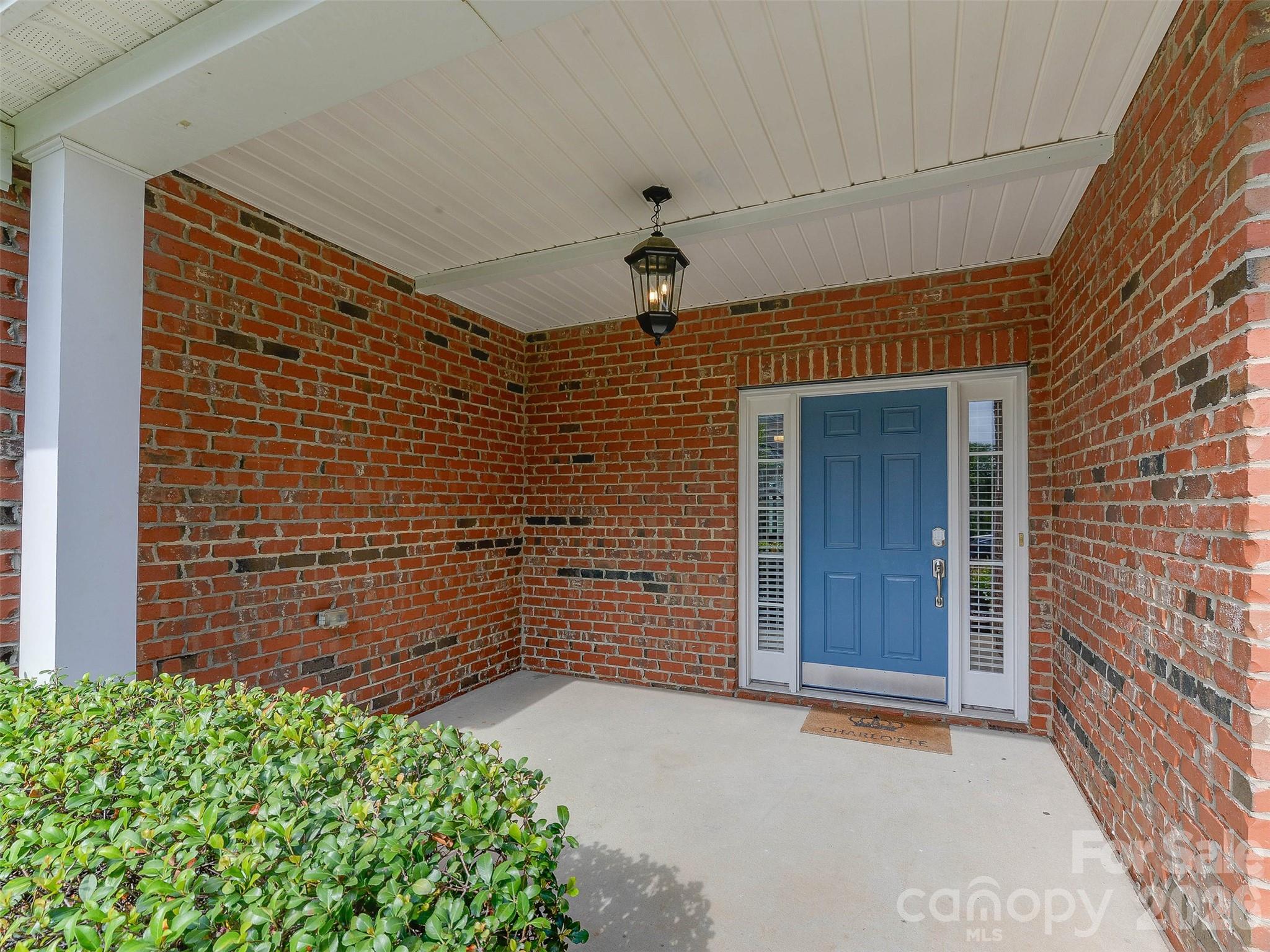 5915 Trailwater Road Property Photo 3