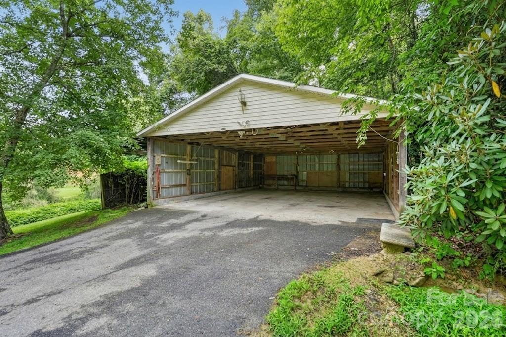 168 Huntley Road Property Photo 3