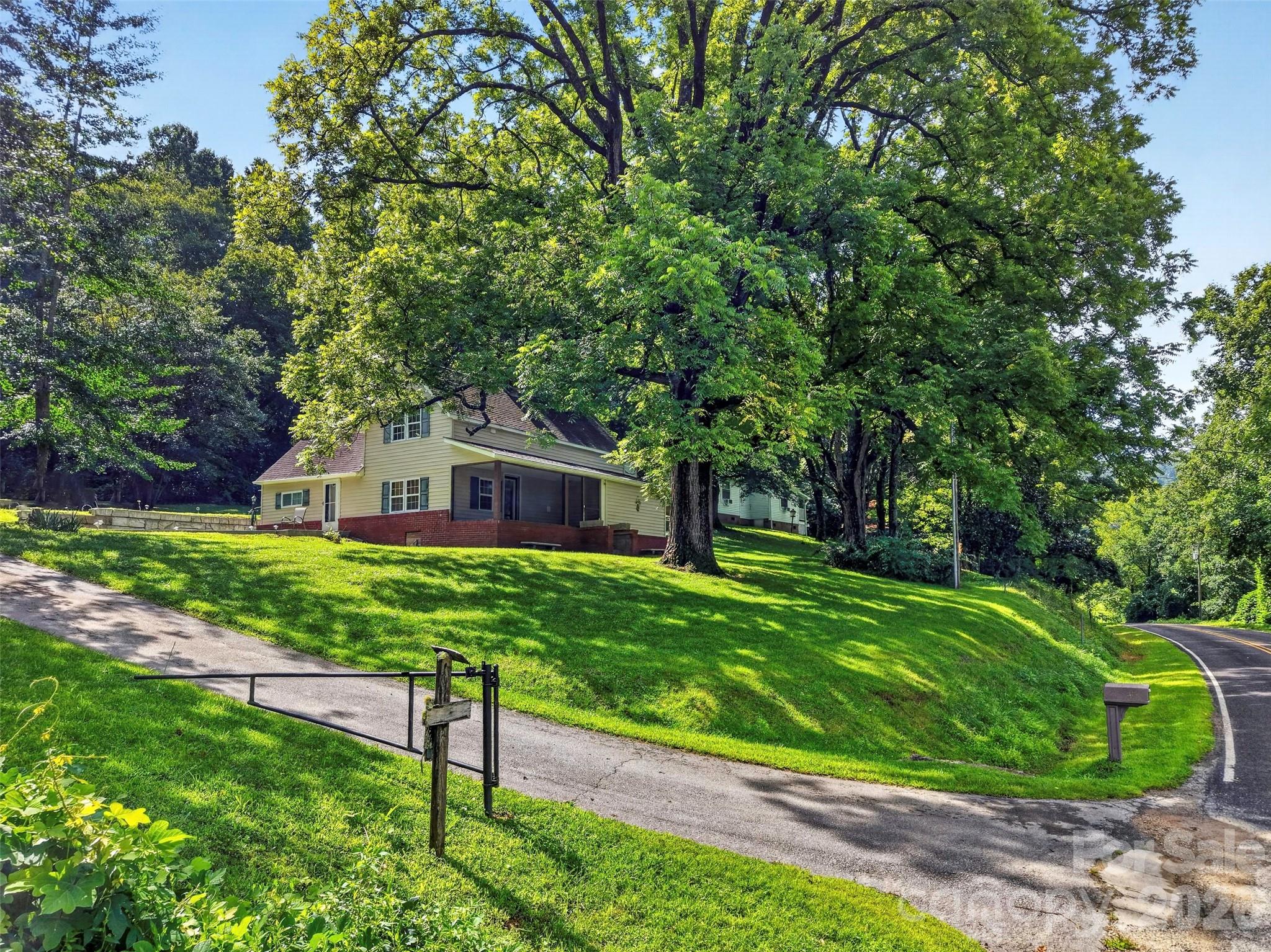 168 Huntley Road Property Photo 4