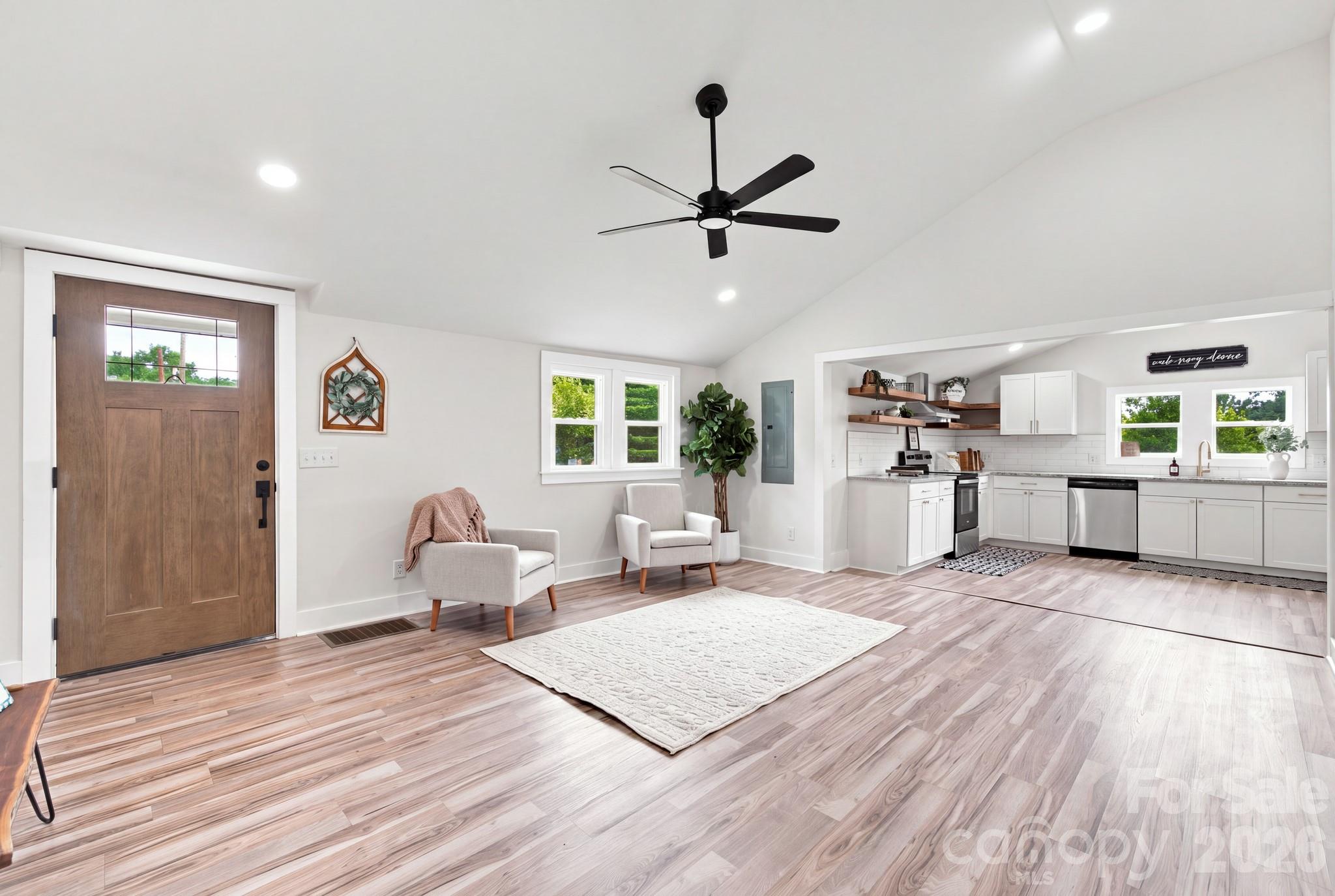 1325 King Road Property Photo 1
