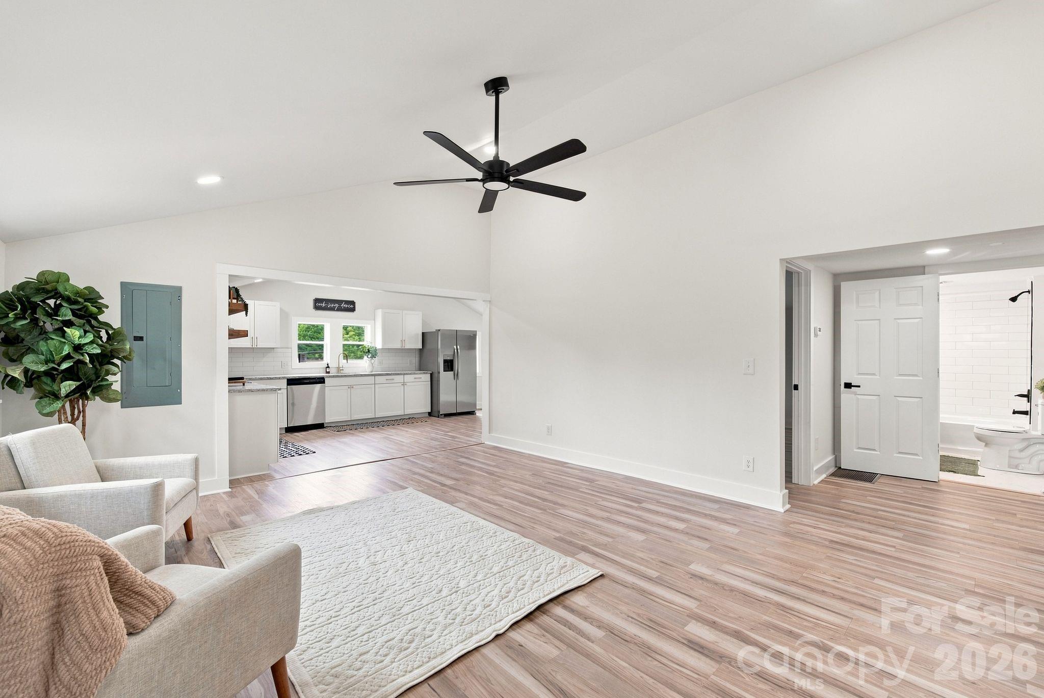 1325 King Road Property Photo 7