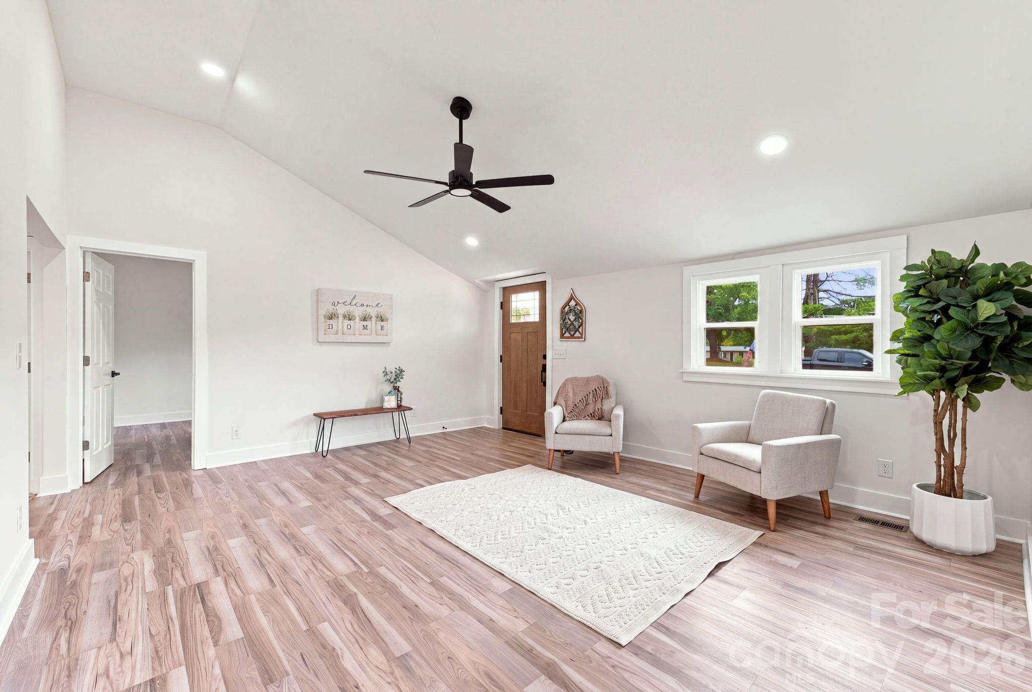 1325 King Road Property Photo 8