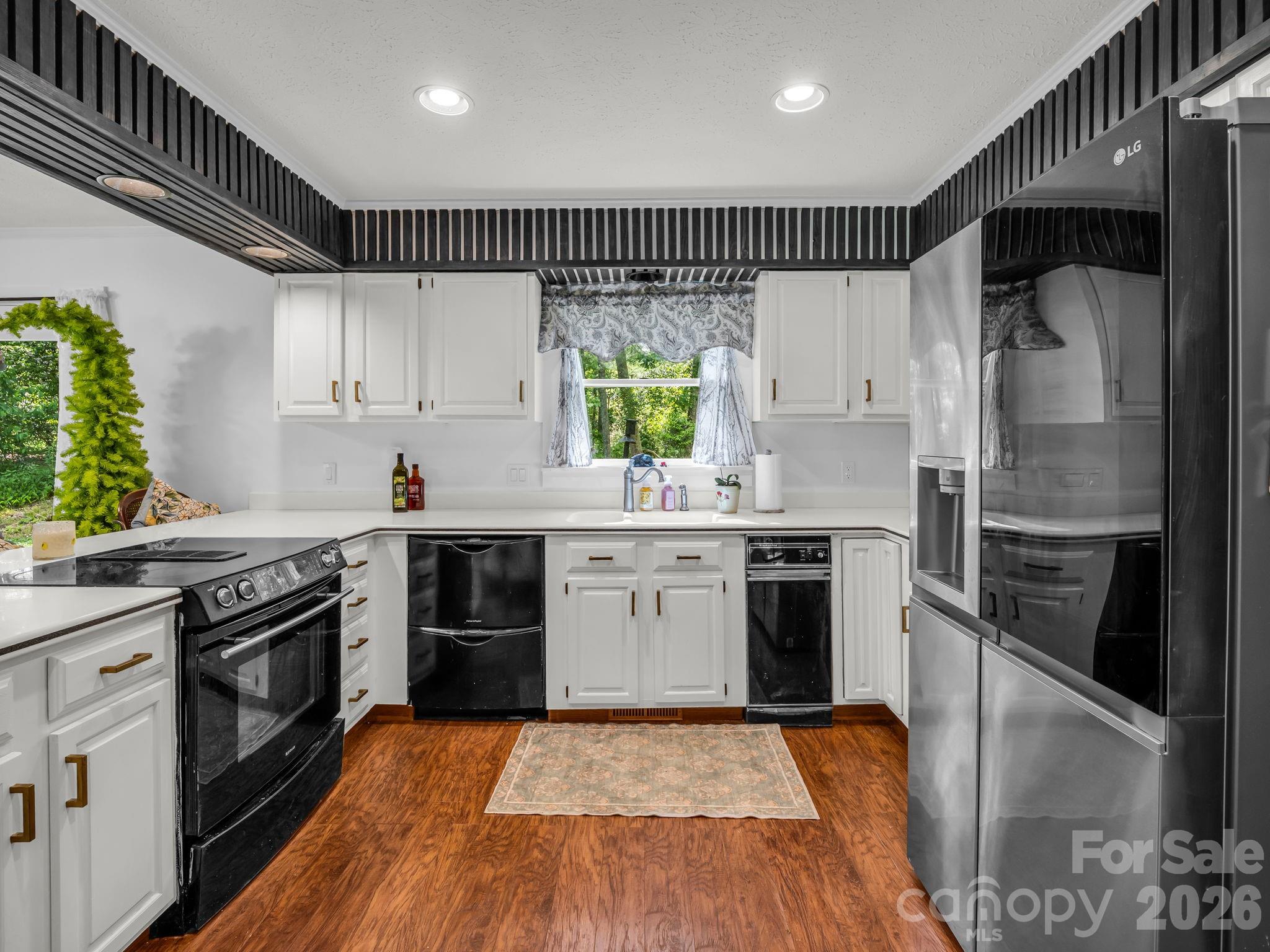 213 Raintree Drive Property Photo 1