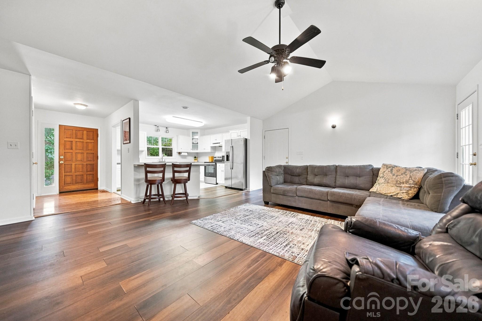 220 5th Street Property Photo 4