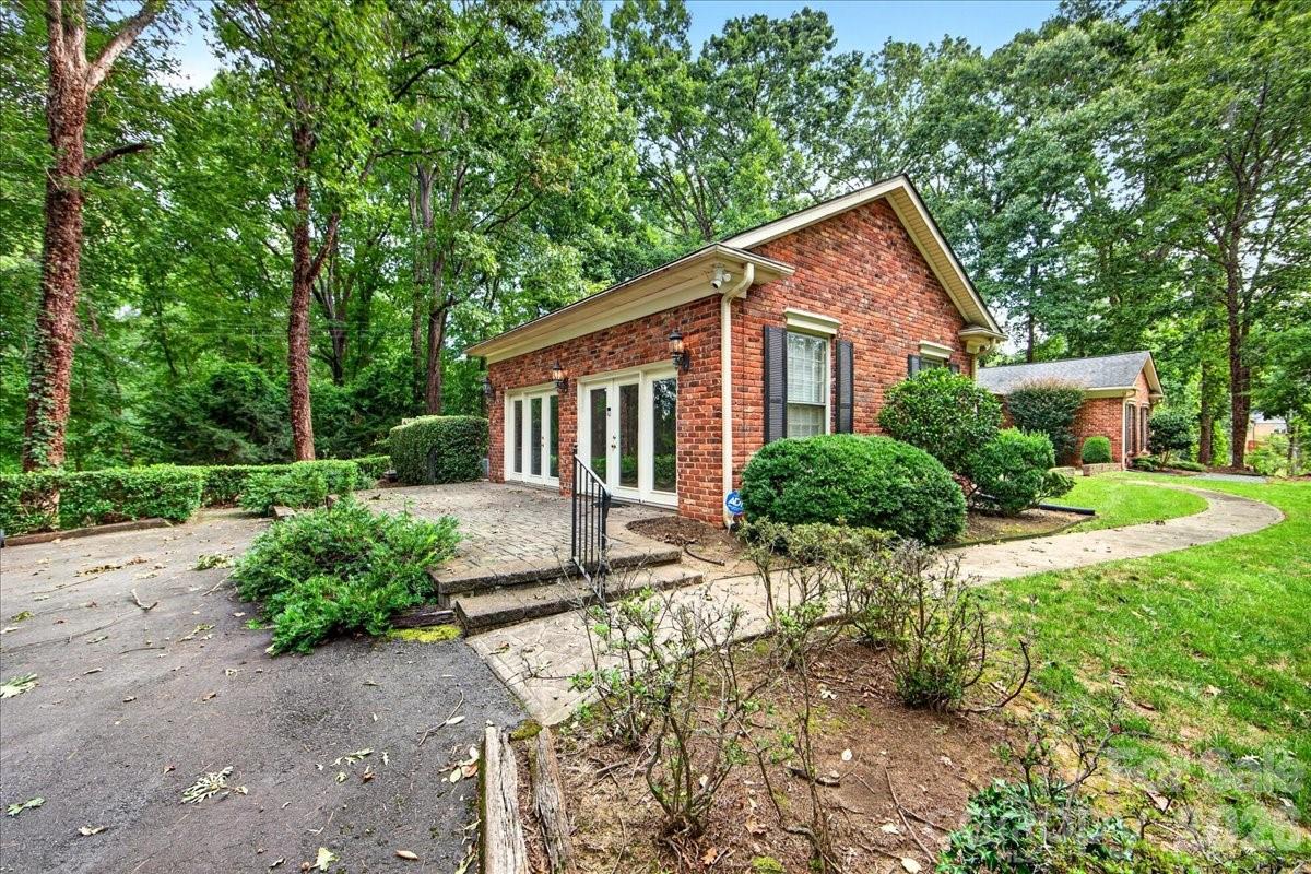 4223 Denbigh Drive Property Photo 4