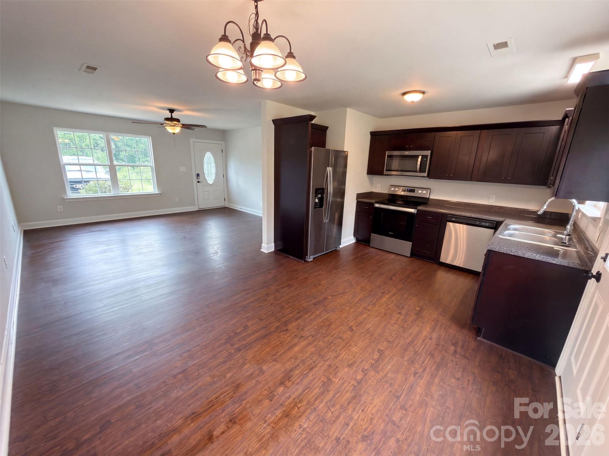 1411 Foxbrook Circle Property Photo 2