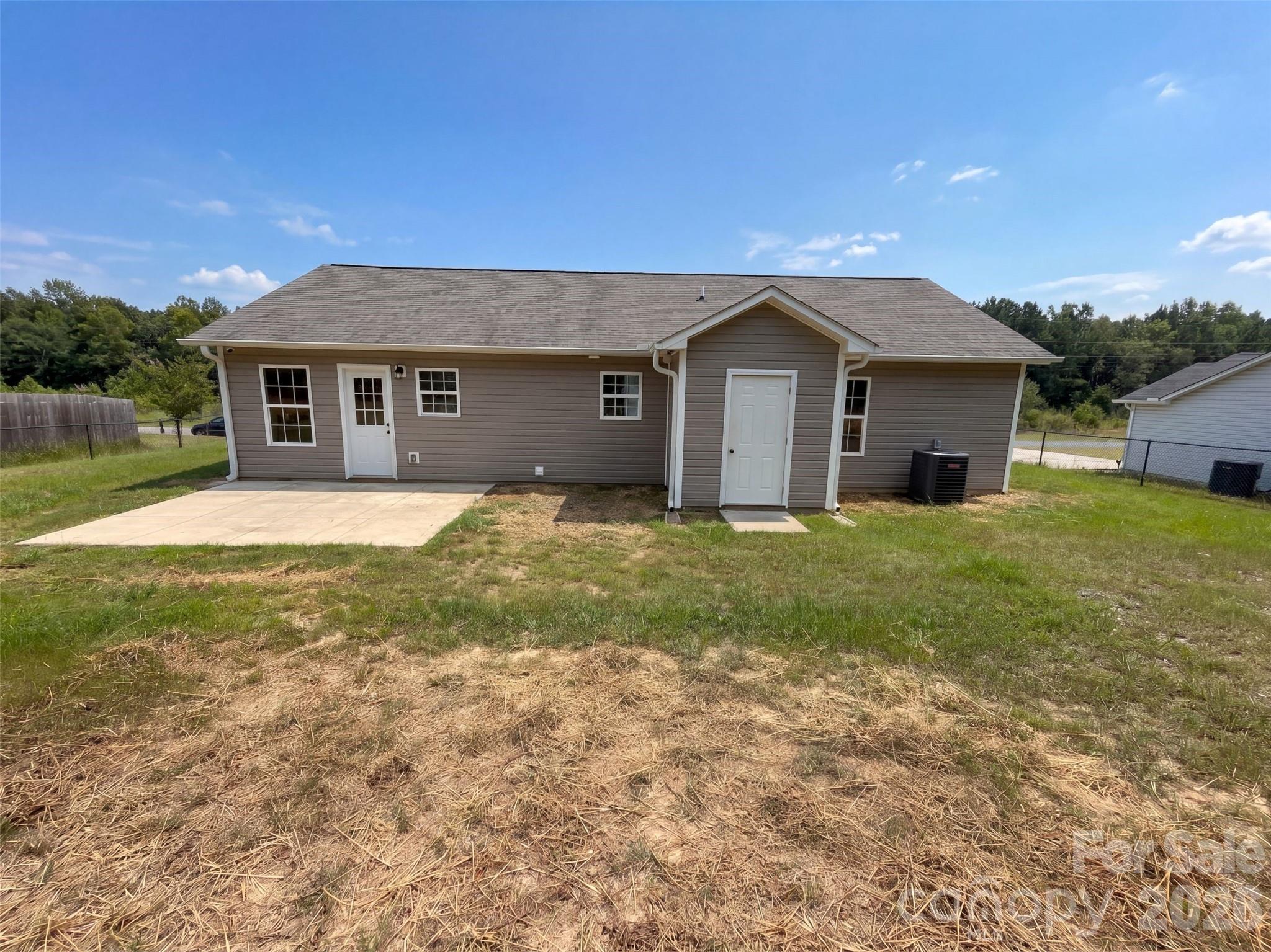 1411 Foxbrook Circle Property Photo 5