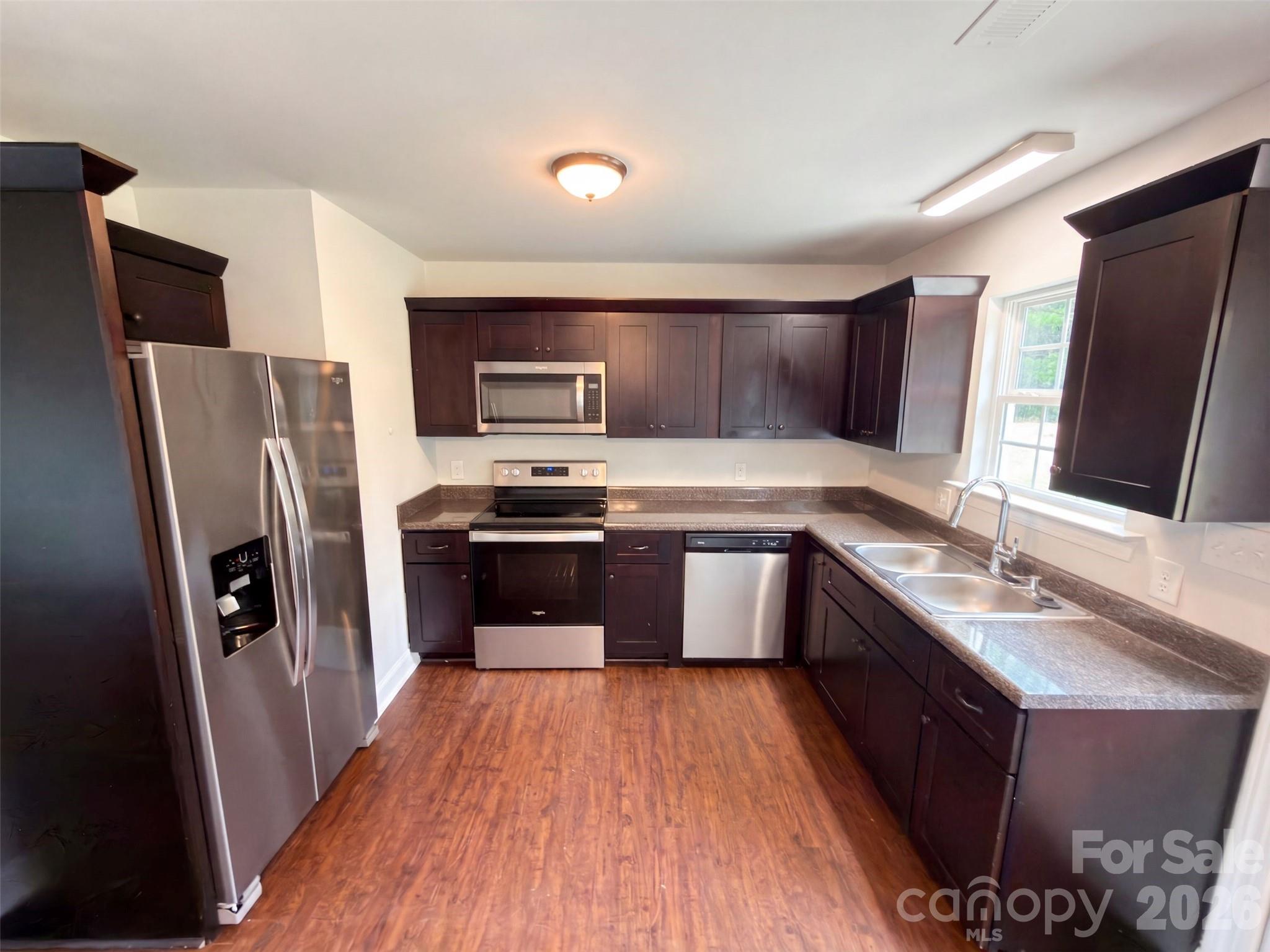 1411 Foxbrook Circle Property Photo 6
