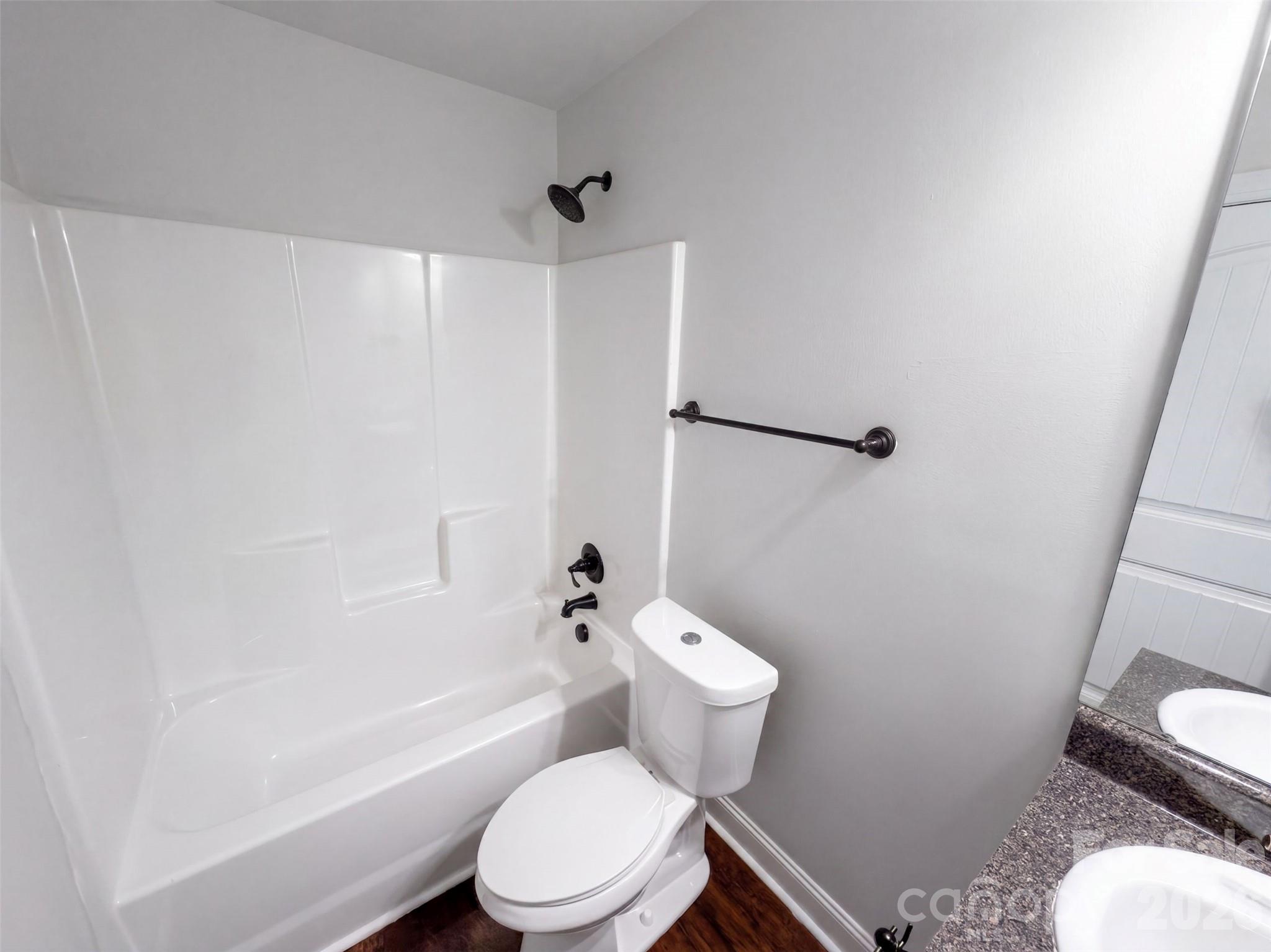 1411 Foxbrook Circle Property Photo 8