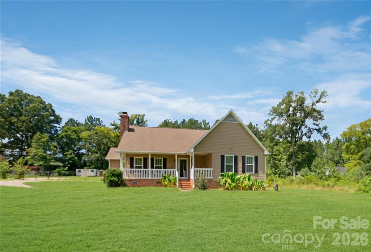 2827 E Pinewood Road Property Photo 2
