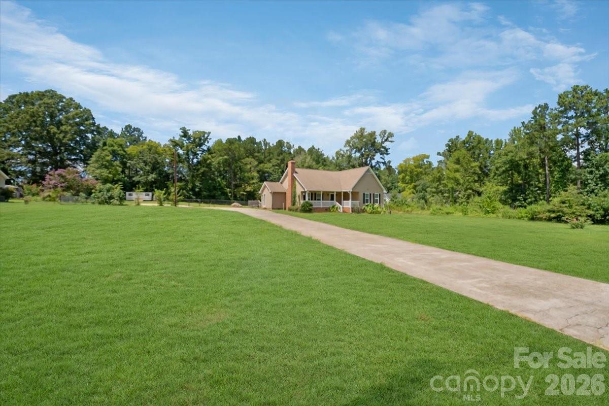 2827 E Pinewood Road Property Photo 3