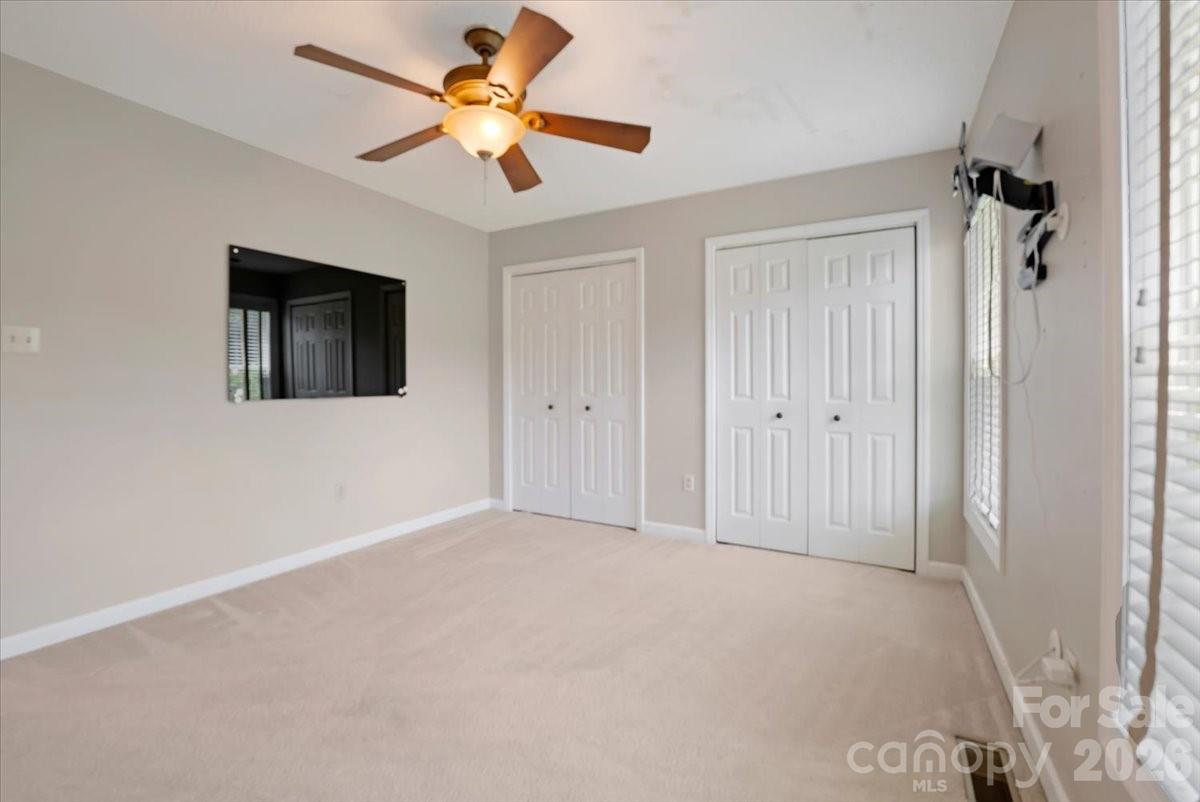 2827 E Pinewood Road Property Photo 9