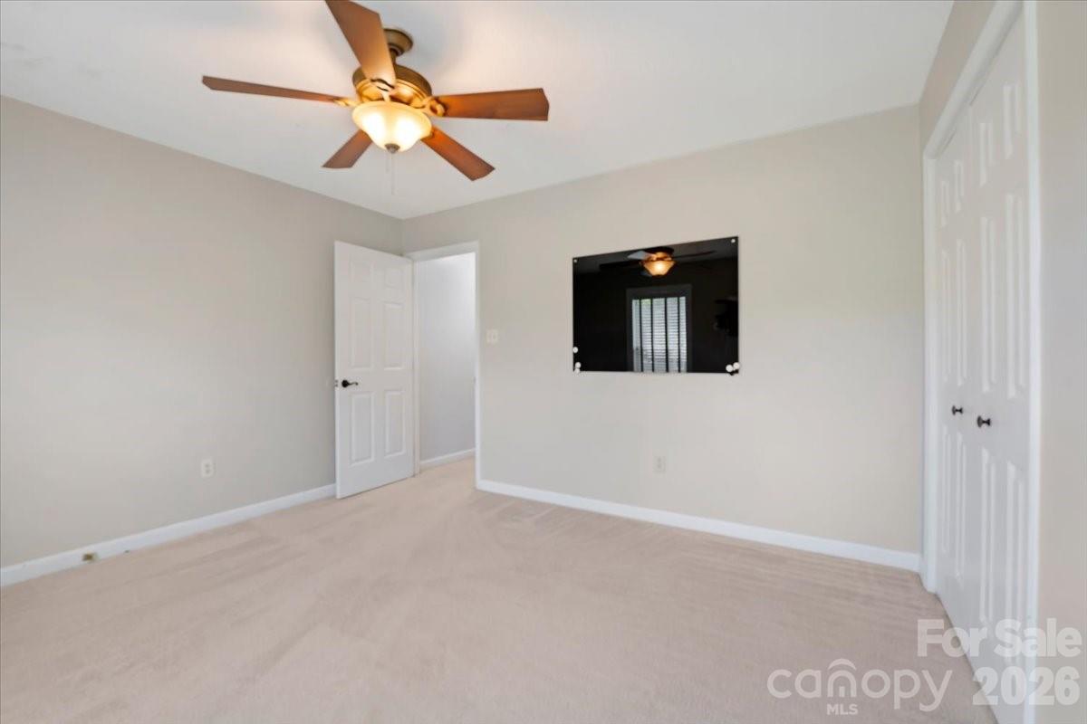 2827 E Pinewood Road Property Photo 10