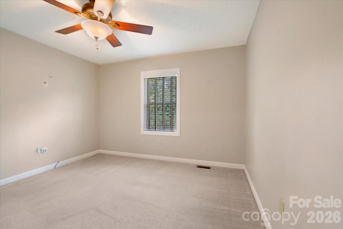 2827 E Pinewood Road Property Photo 14
