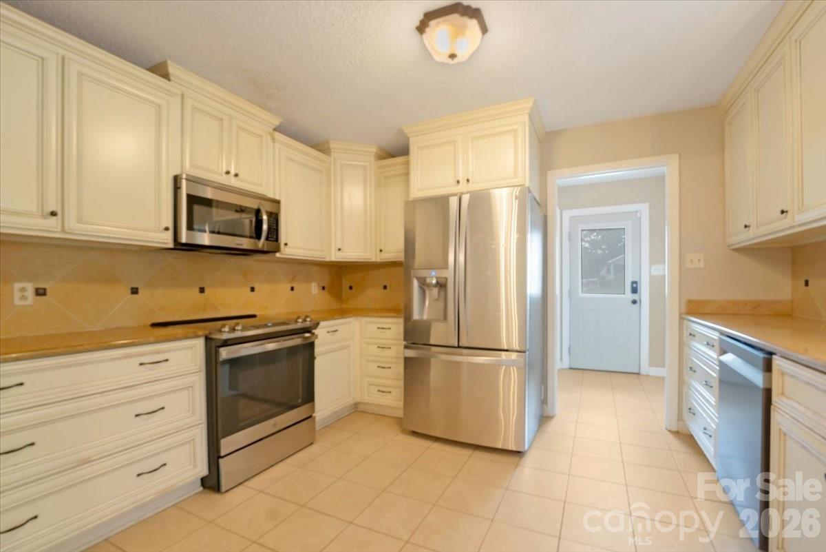 2827 E Pinewood Road Property Photo 30