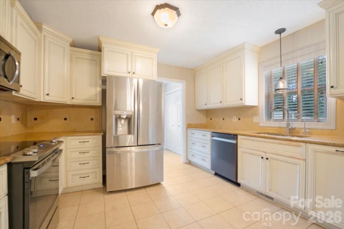 2827 E Pinewood Road Property Photo 31