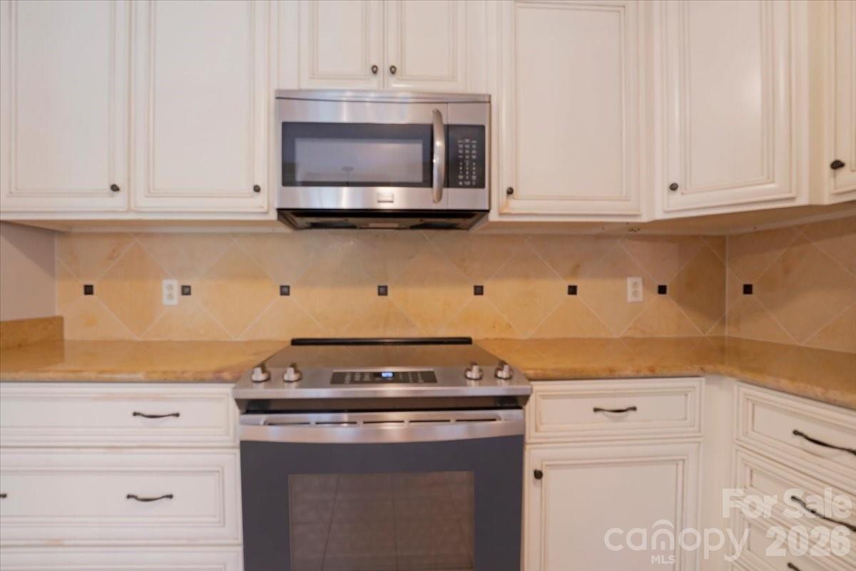 2827 E Pinewood Road Property Photo 32