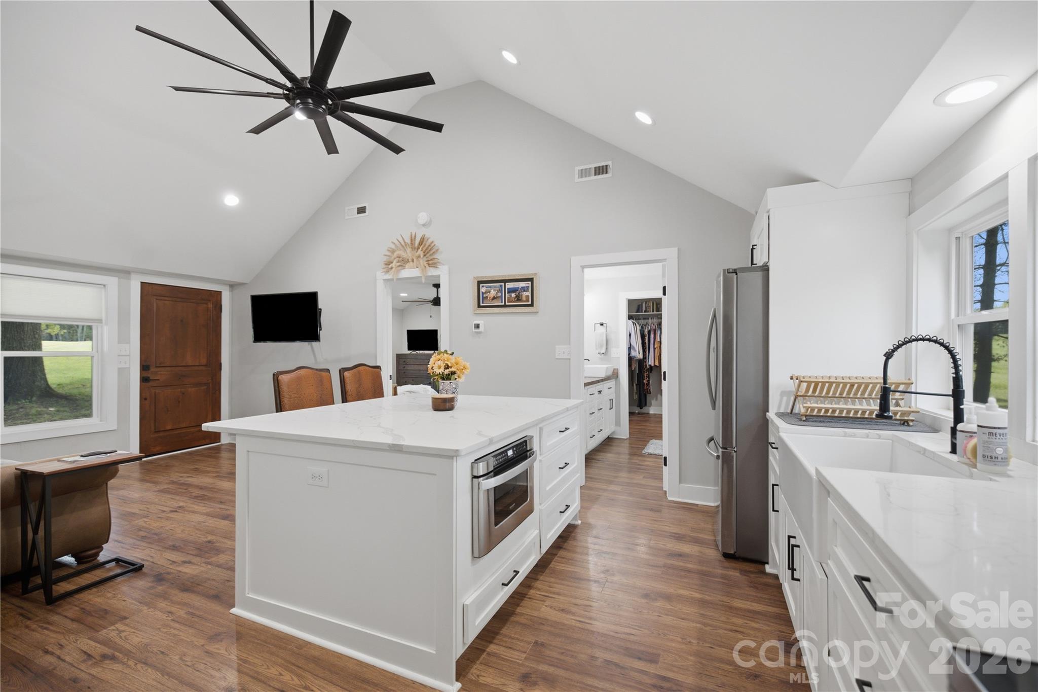 594 Rash Road Property Photo 3