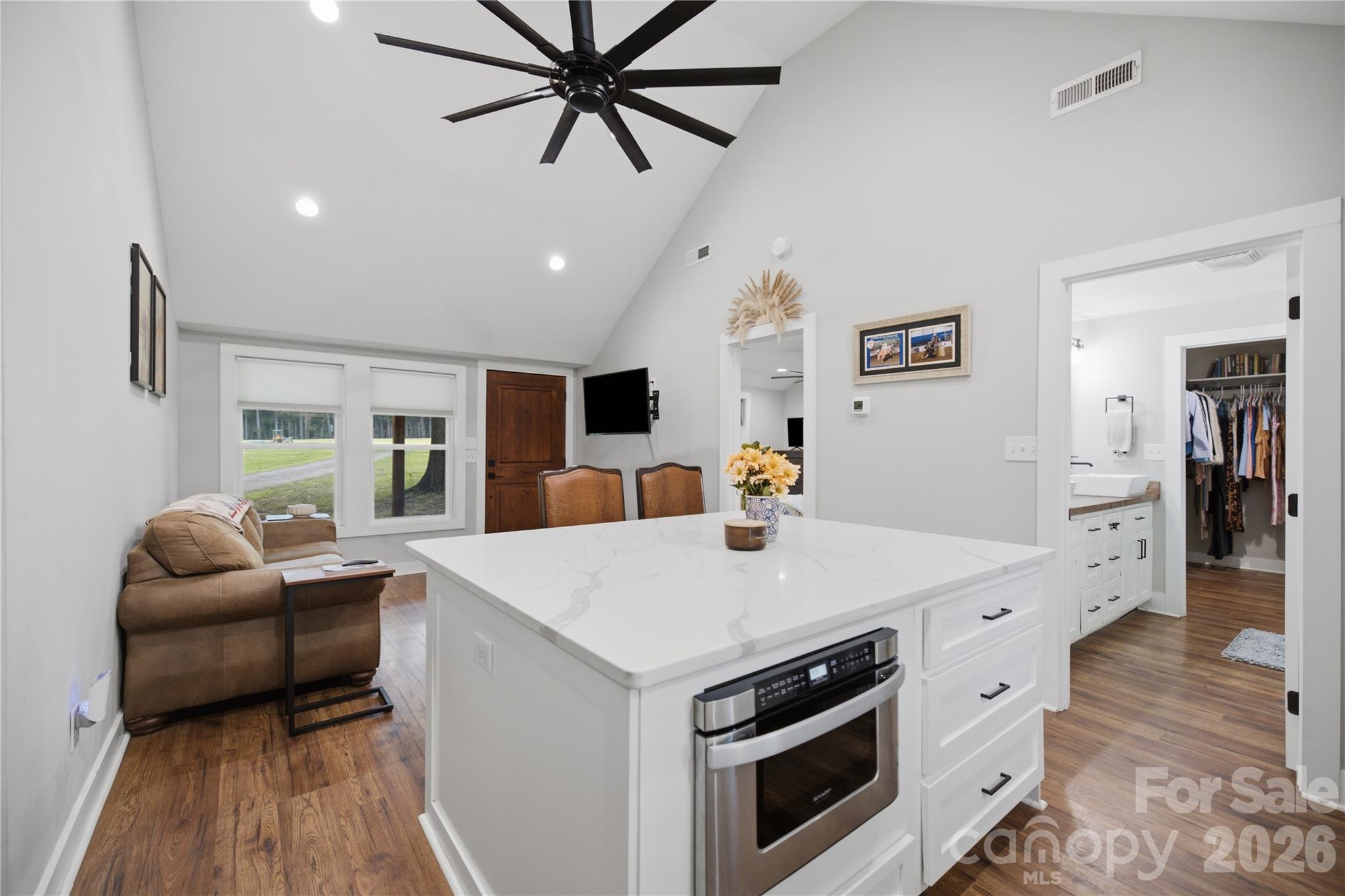594 Rash Road Property Photo 6