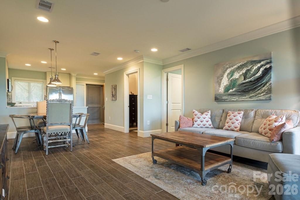 4413 Sea Forest Drive Property Photo 2