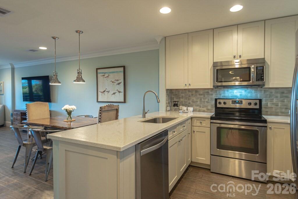 4413 Sea Forest Drive Property Photo 7