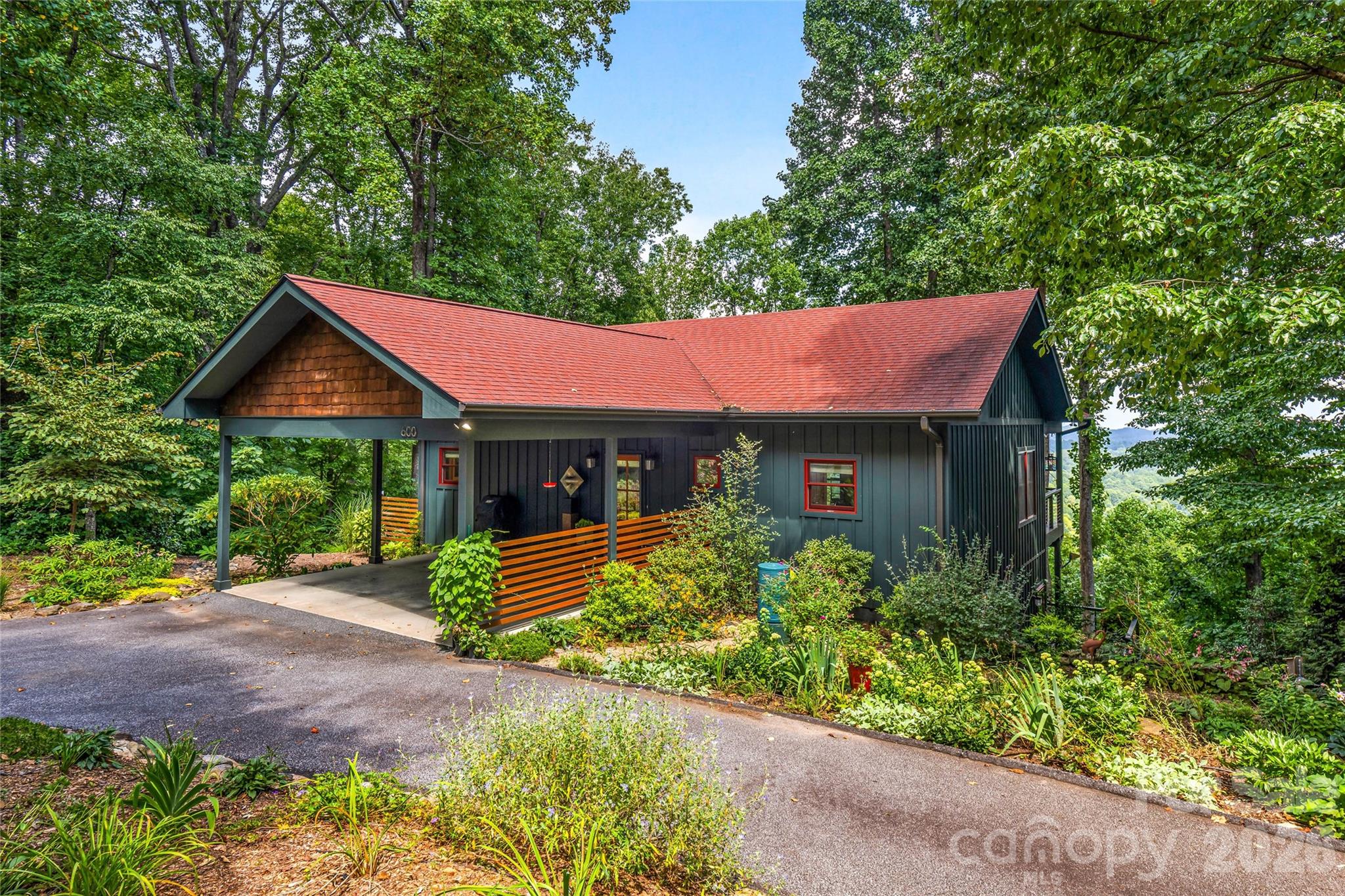 600 Tanglewood Lane Property Photo 2