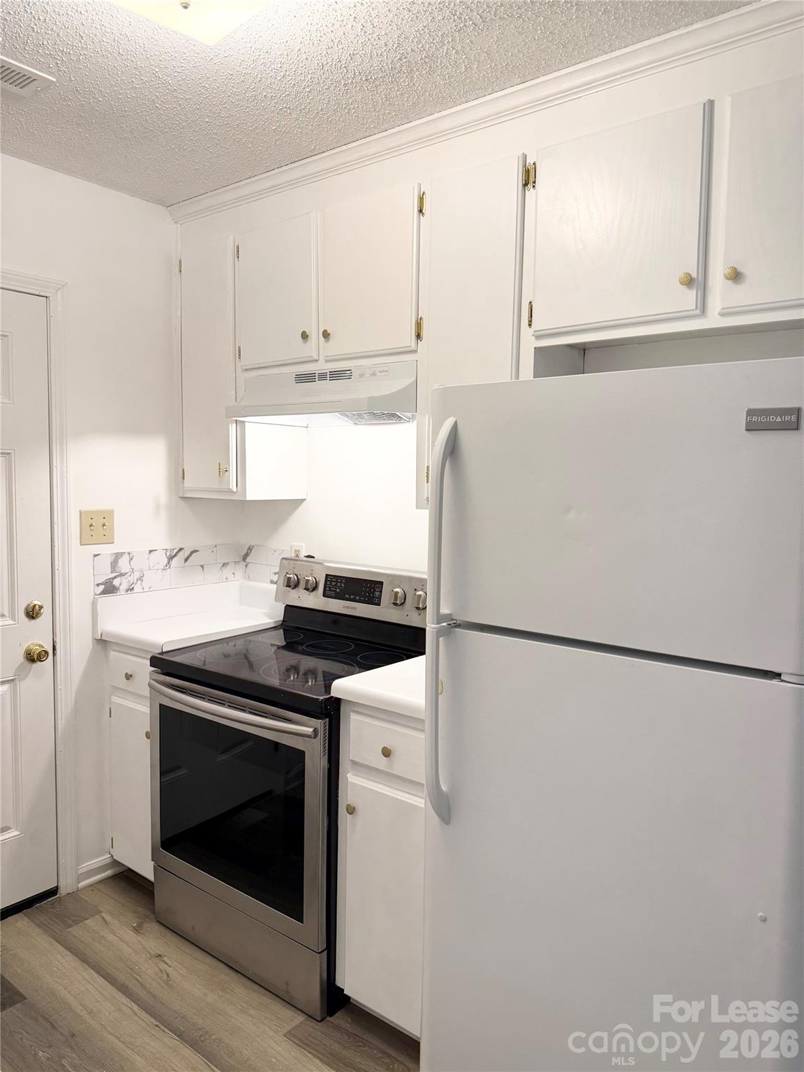 1208 W Walnut Avenue Property Photo 3