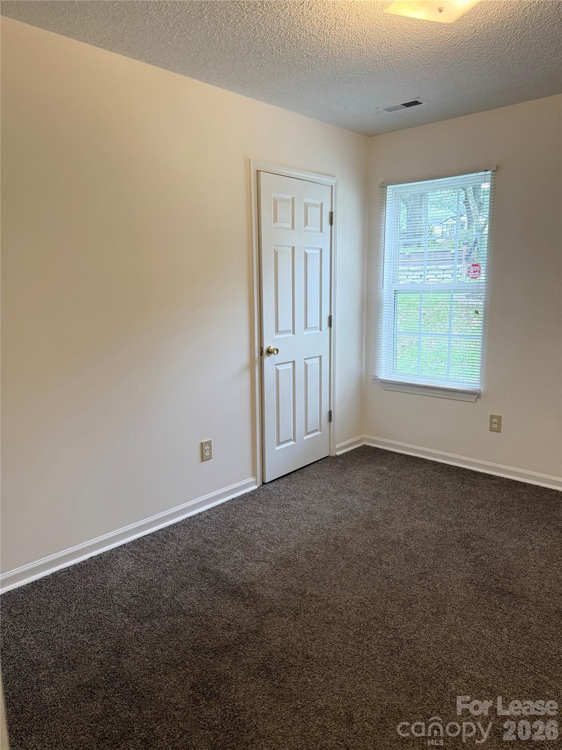 1208 W Walnut Avenue Property Photo 5