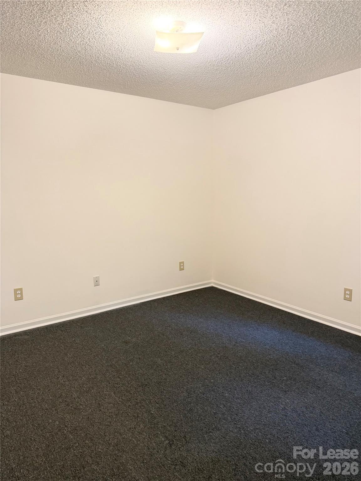 1208 W Walnut Avenue Property Photo 6