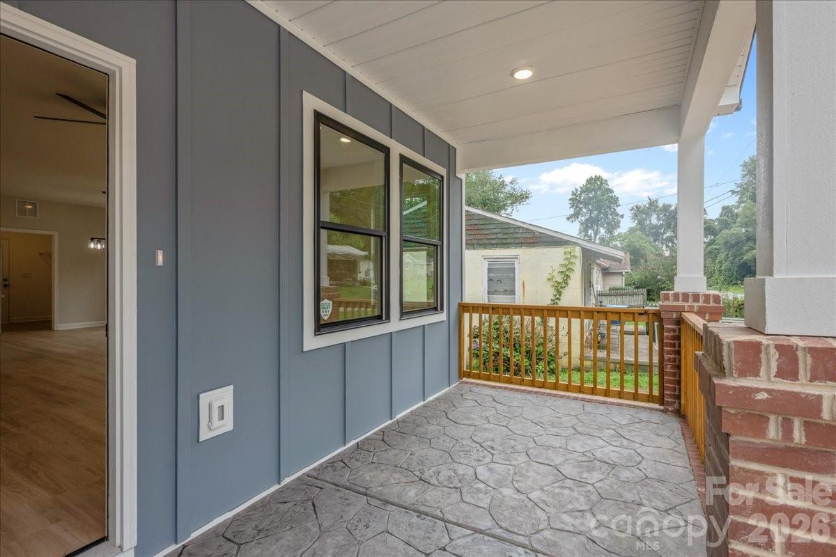 1034 Grady Street Property Photo 4