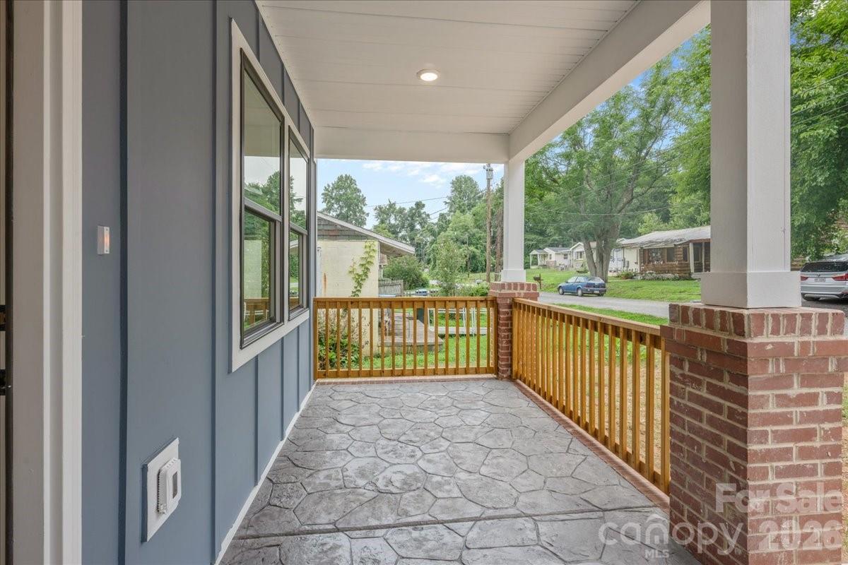 1034 Grady Street Property Photo 5