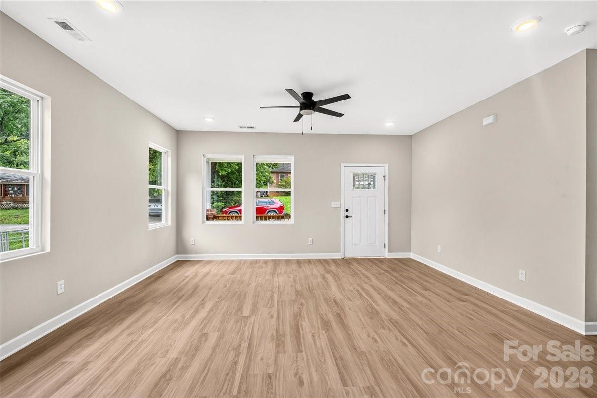 1034 Grady Street Property Photo 6
