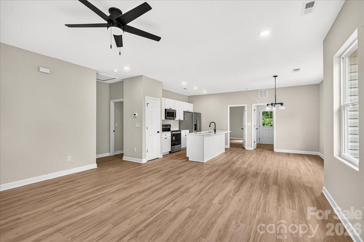 1034 Grady Street Property Photo 7