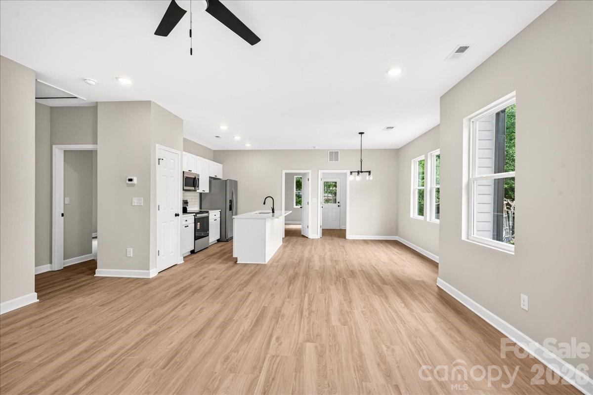 1034 Grady Street Property Photo 8