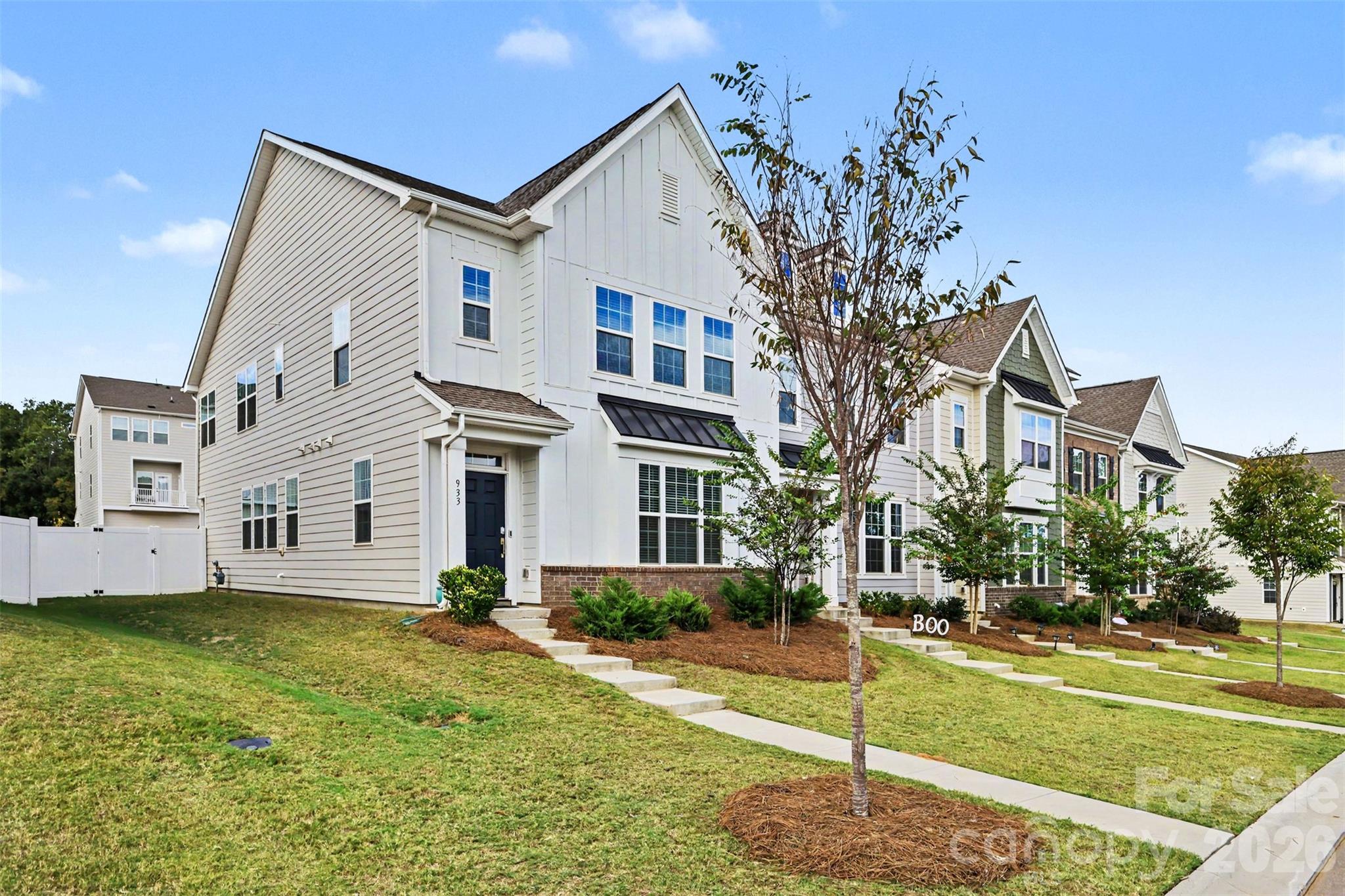 933 Cobbled Way Property Photo 4